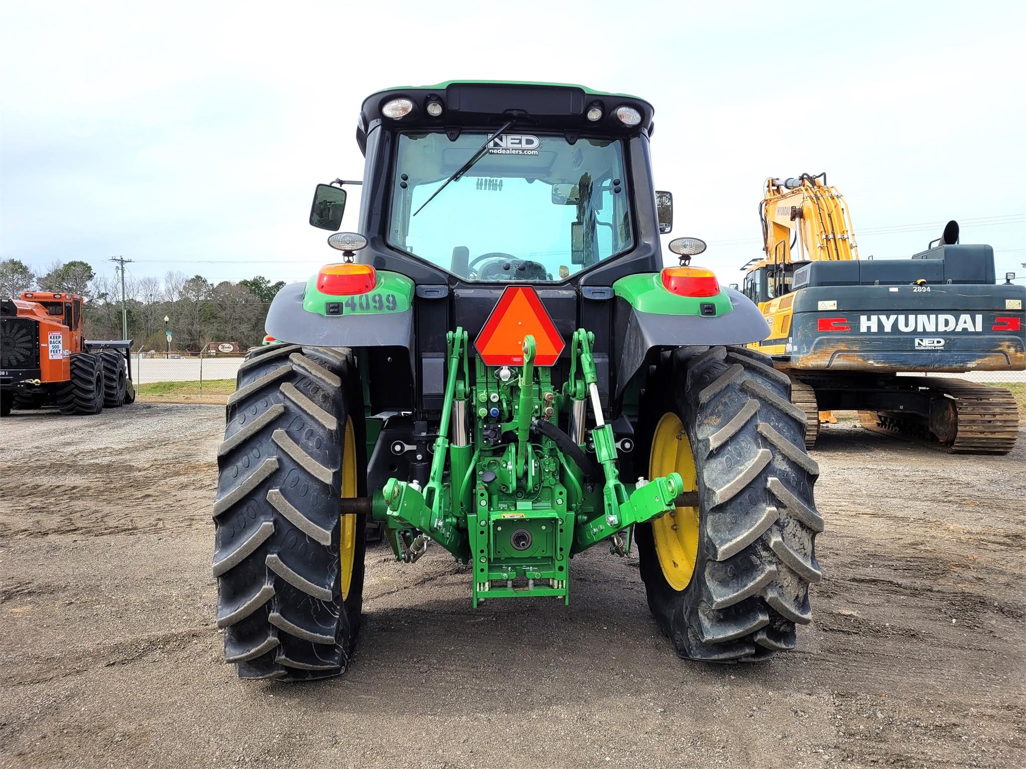 2022 JOHN DEERE 6140M Tractor - photo 5