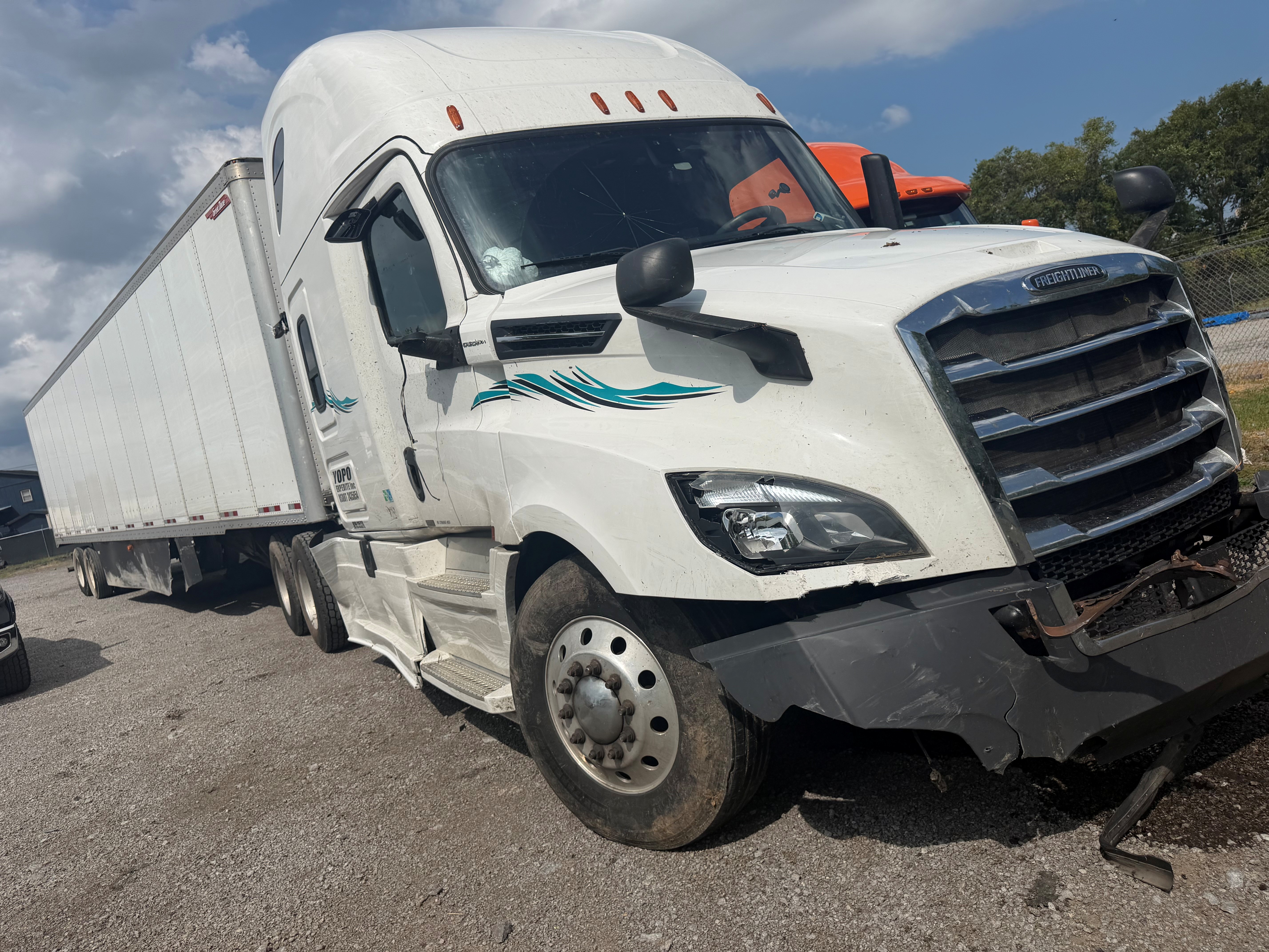 2020 Freightliner CASCADIA 