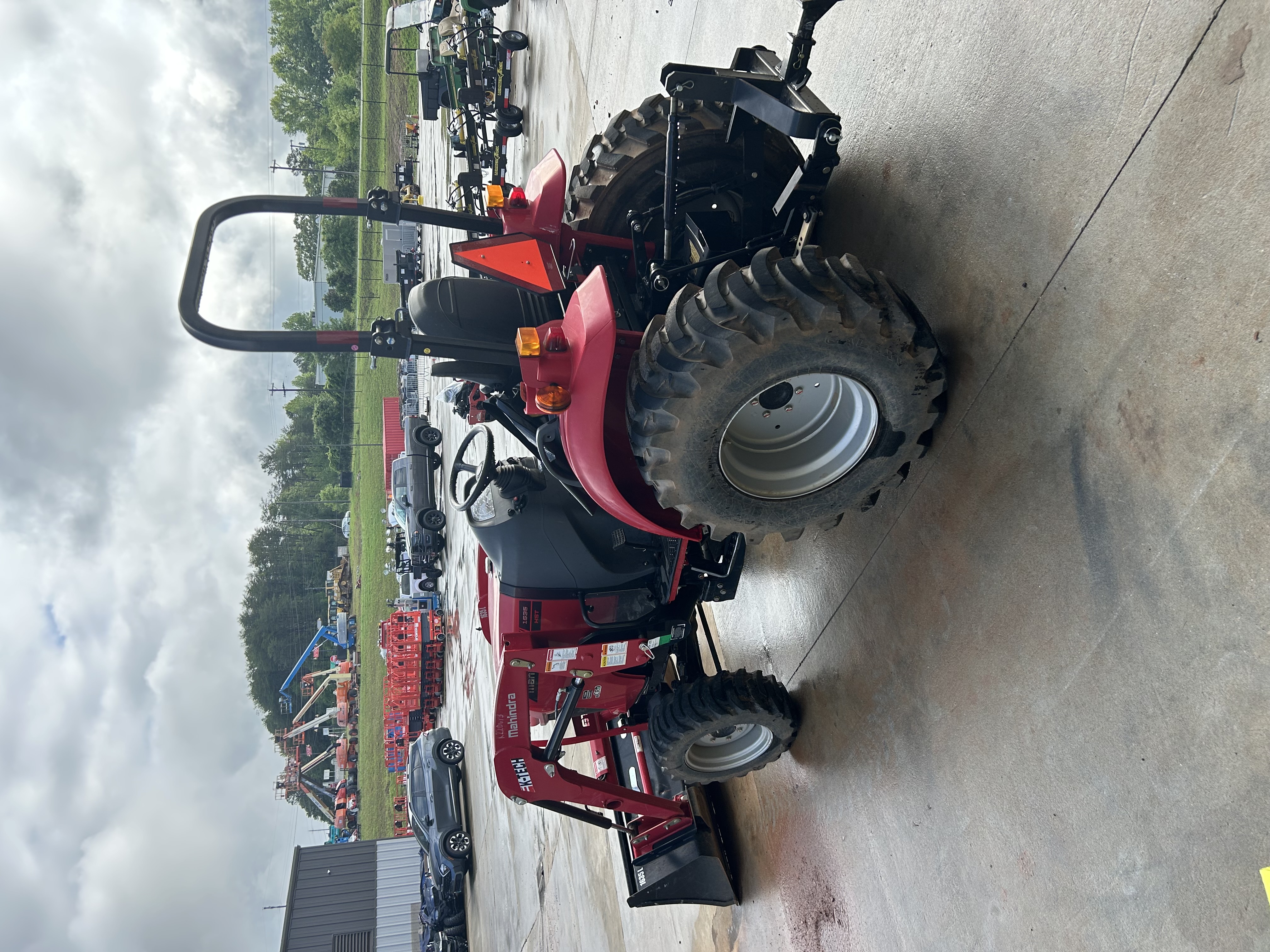 2023 Mahindra 1635HST - photo 3
