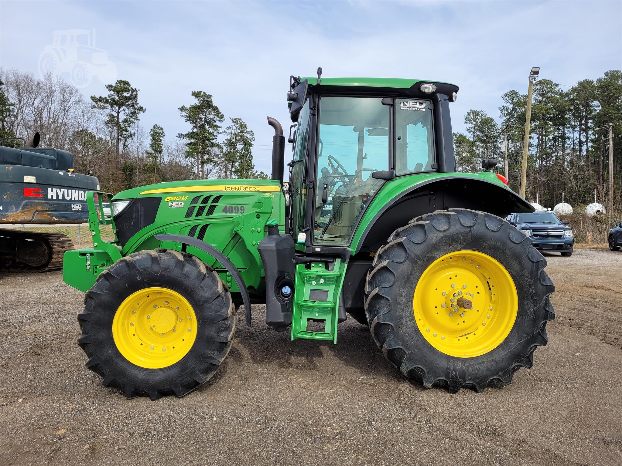 2022 JOHN DEERE 6140M Tractor - photo 2