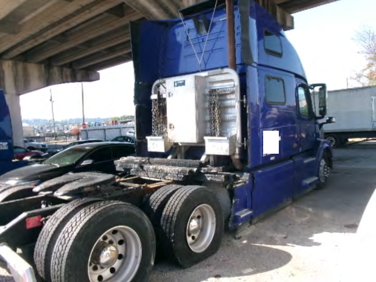 CLEAN TITLE 2016 Volvo VNL780 - photo 4