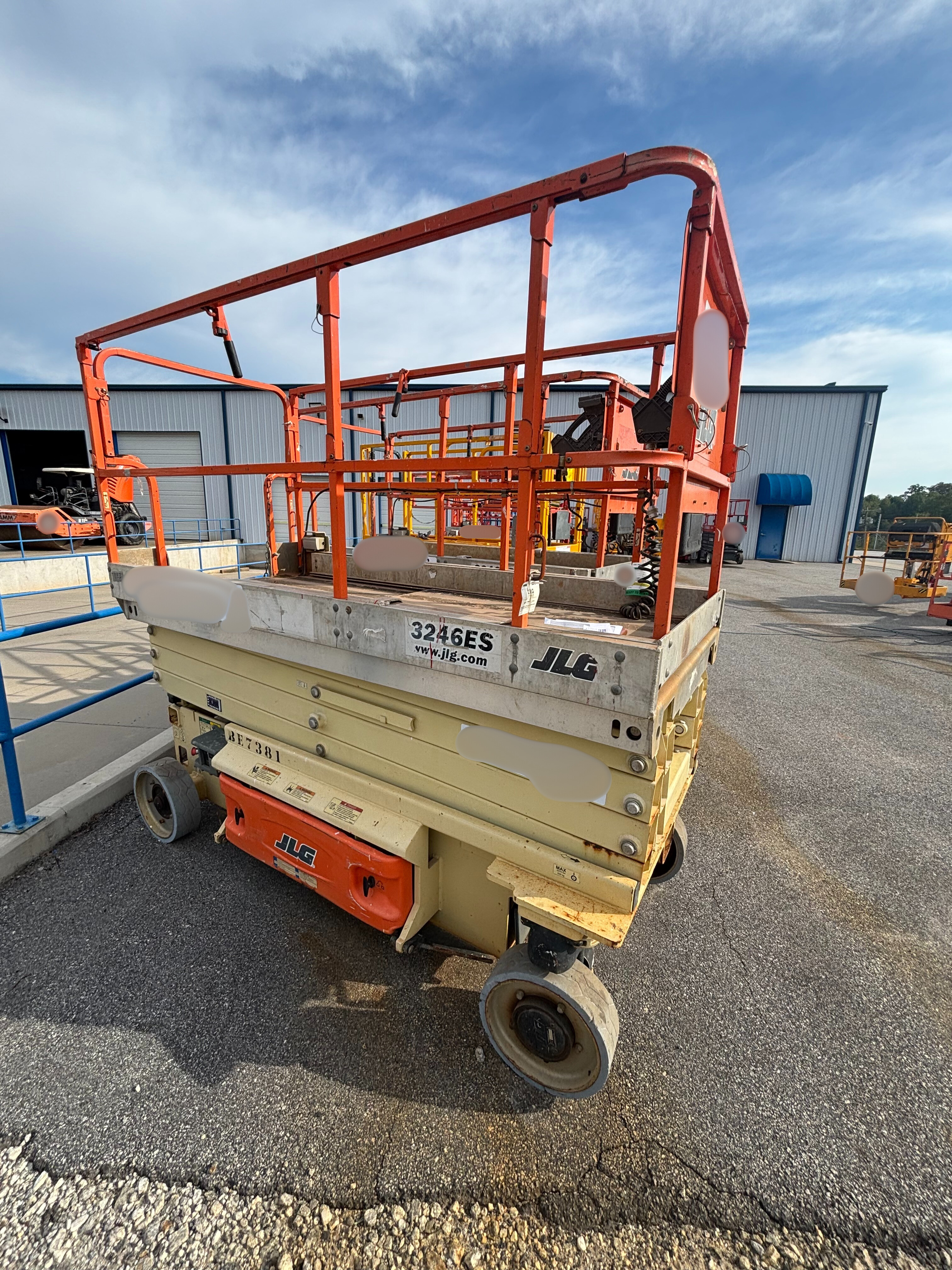 2014 JLG 3246ES