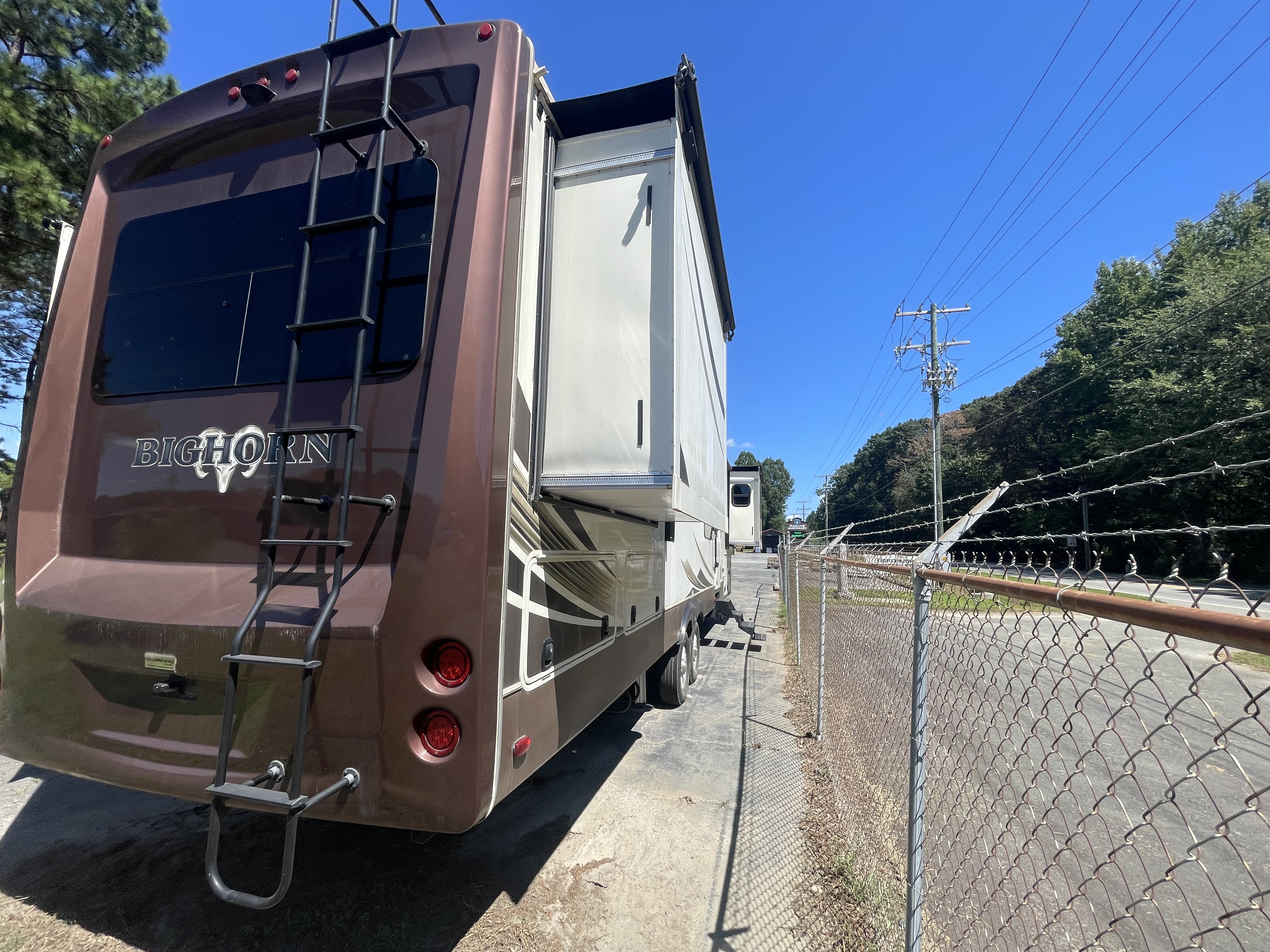 2017 Hartland 3750FL Bighorn Camper - photo 6