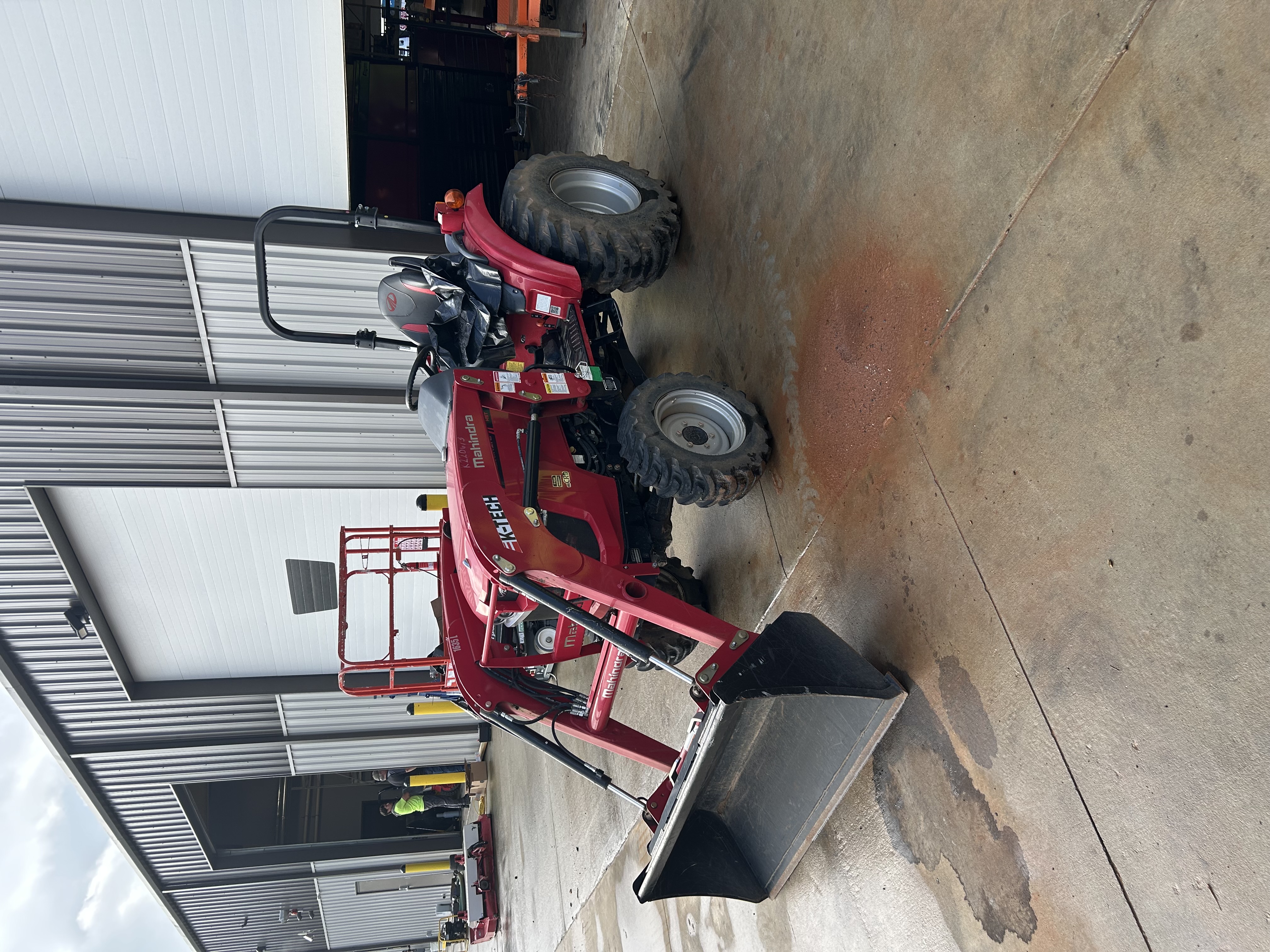 2023 Mahindra 1635HST - photo 2