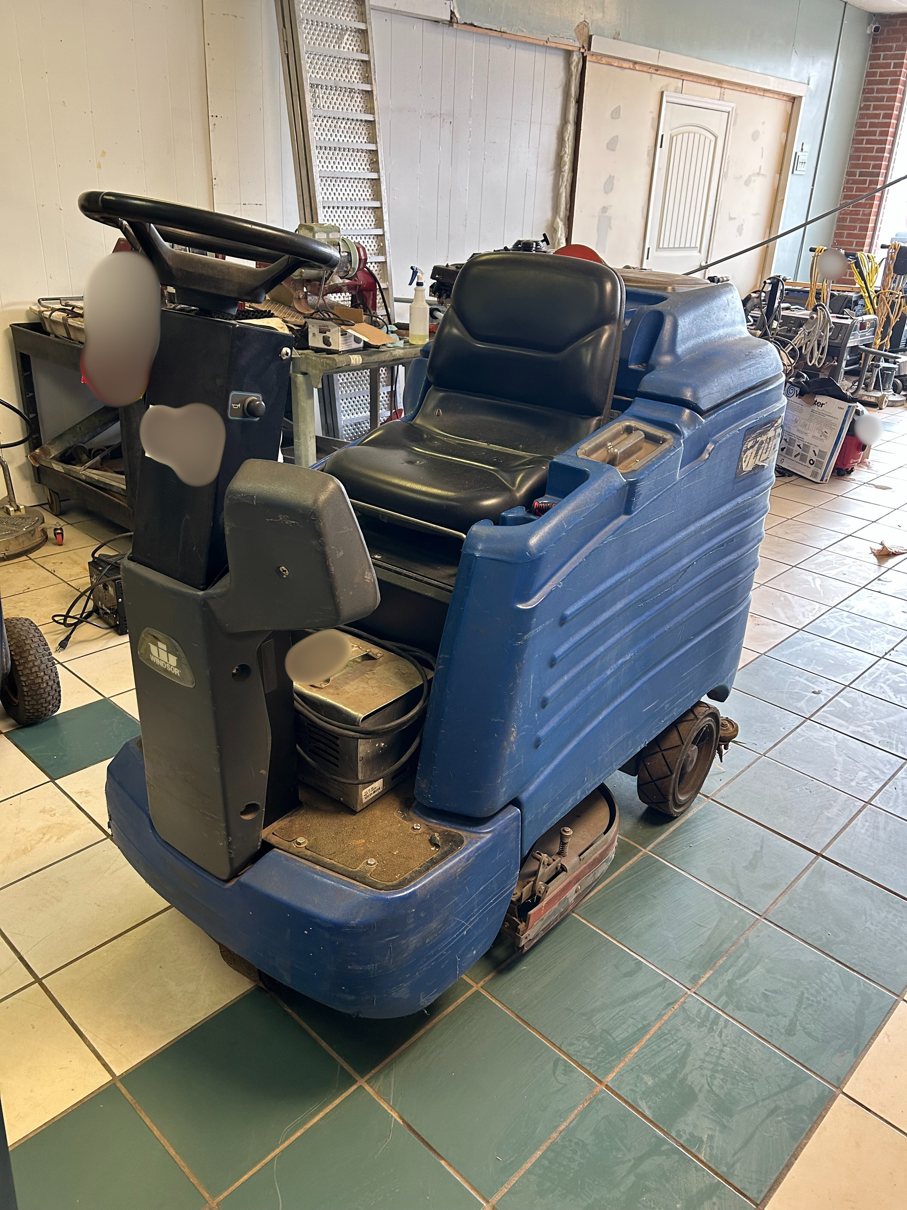 Windsor Industries SG28 Ride On Floor Scrubber