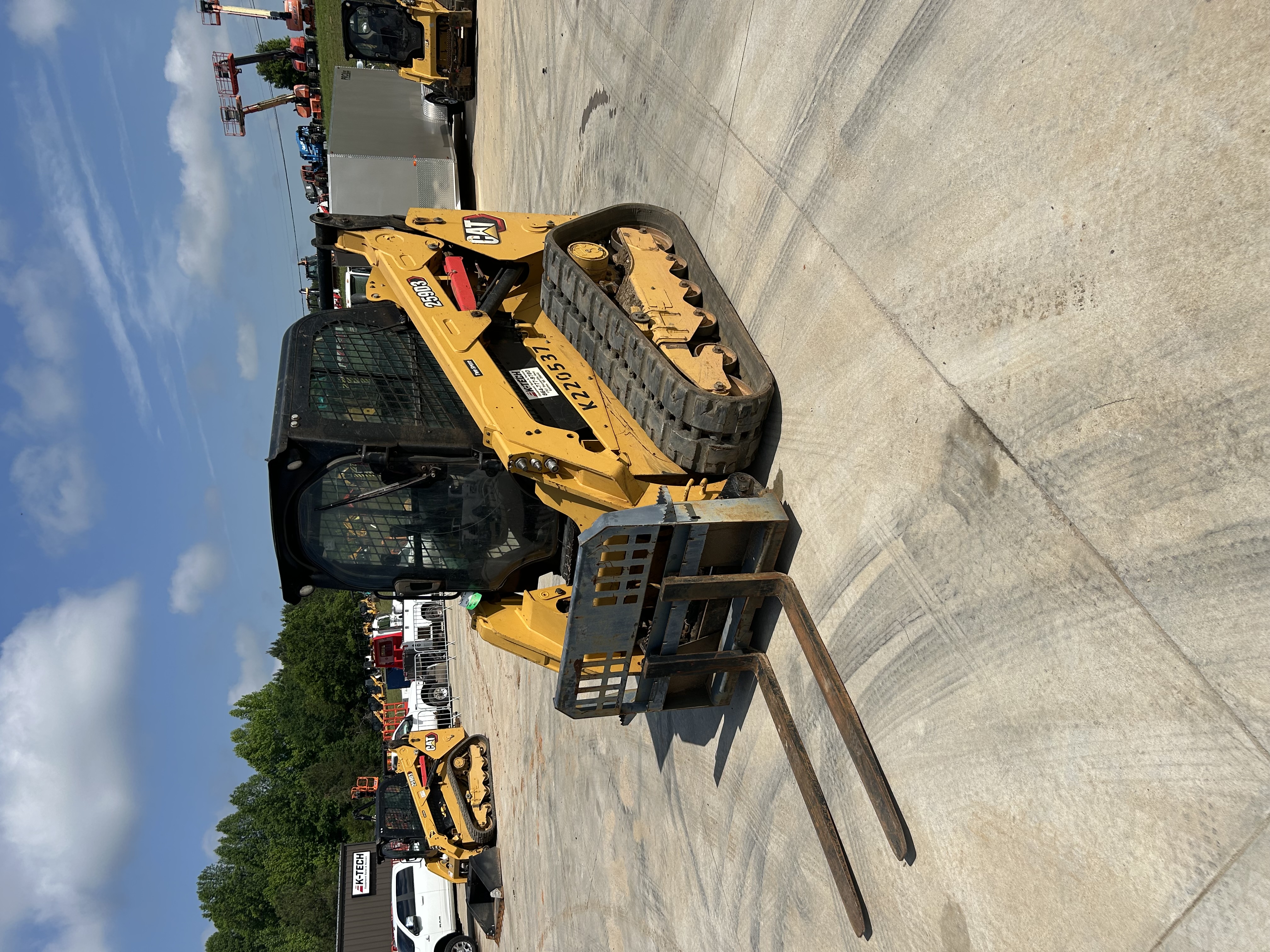2021 CAT 259D3 - photo 3