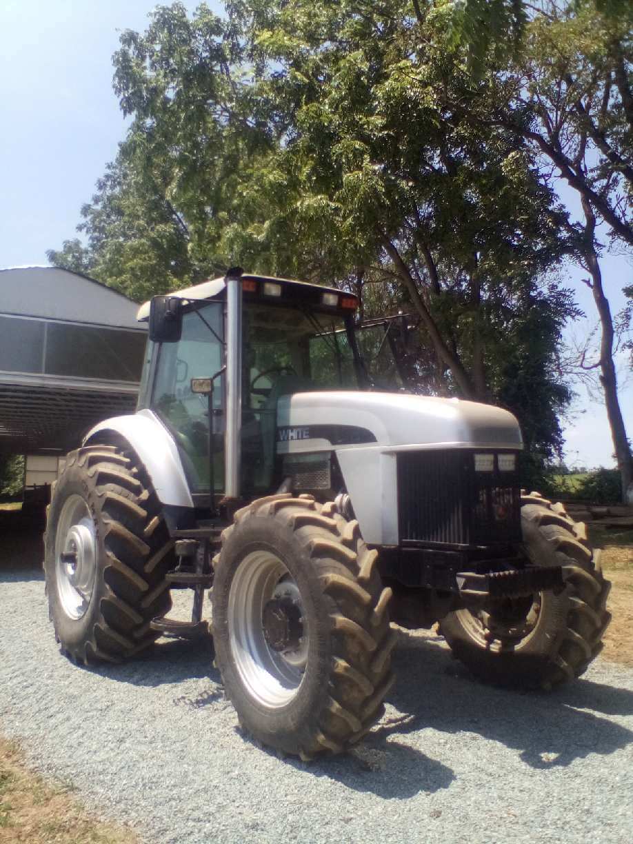 1998 White 8410 - photo 1