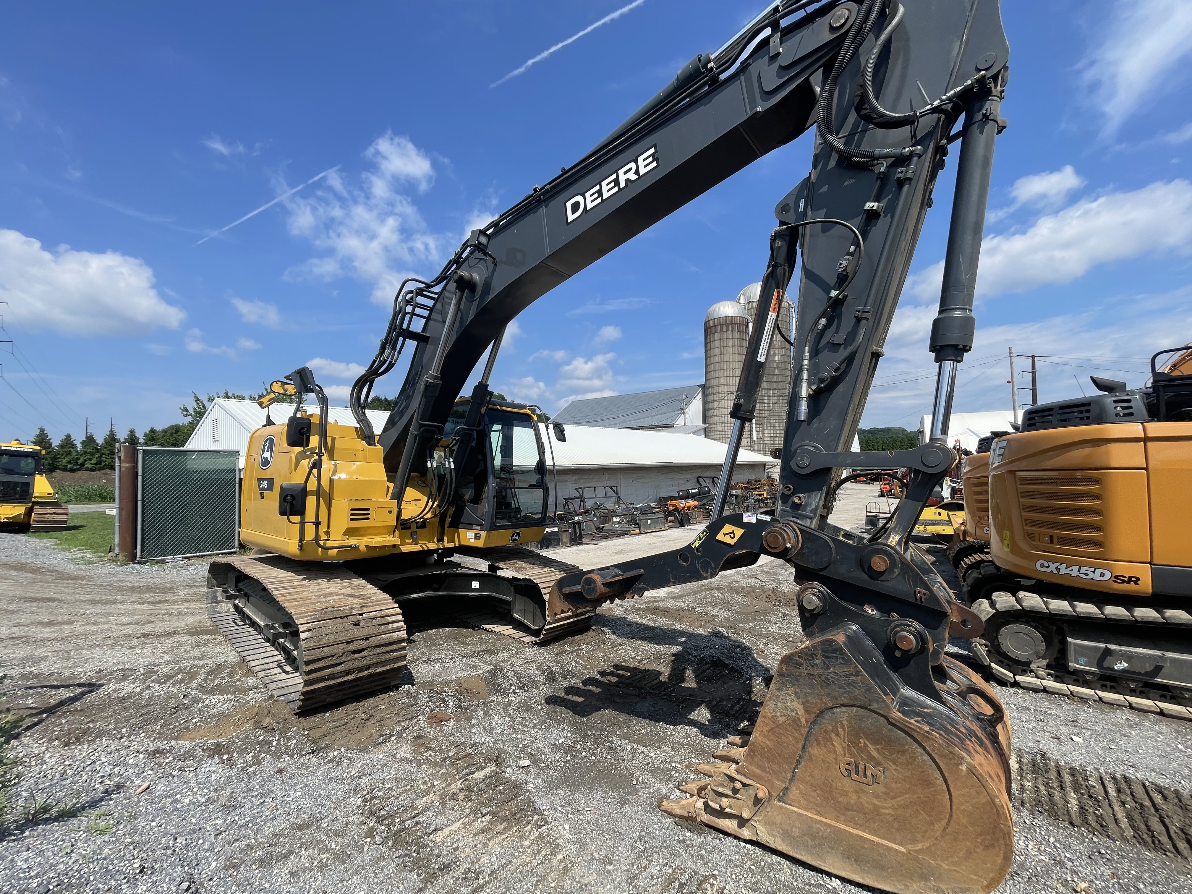 John Deere 245P