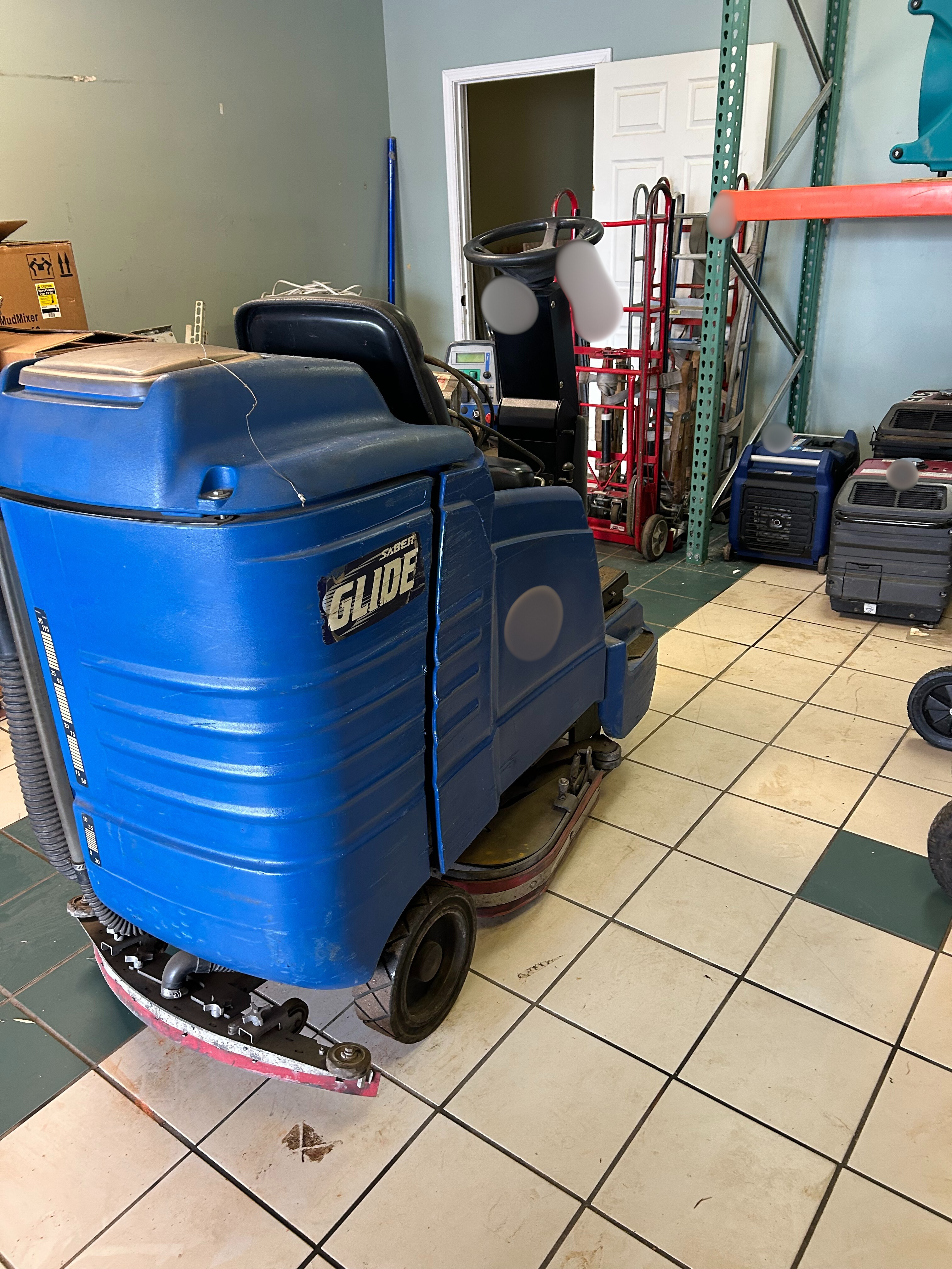 Windsor Industries SG28 Ride On Floor Scrubber - photo 3