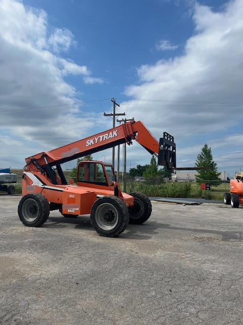 2006 Skyjack 8042 Telehandler - photo 2