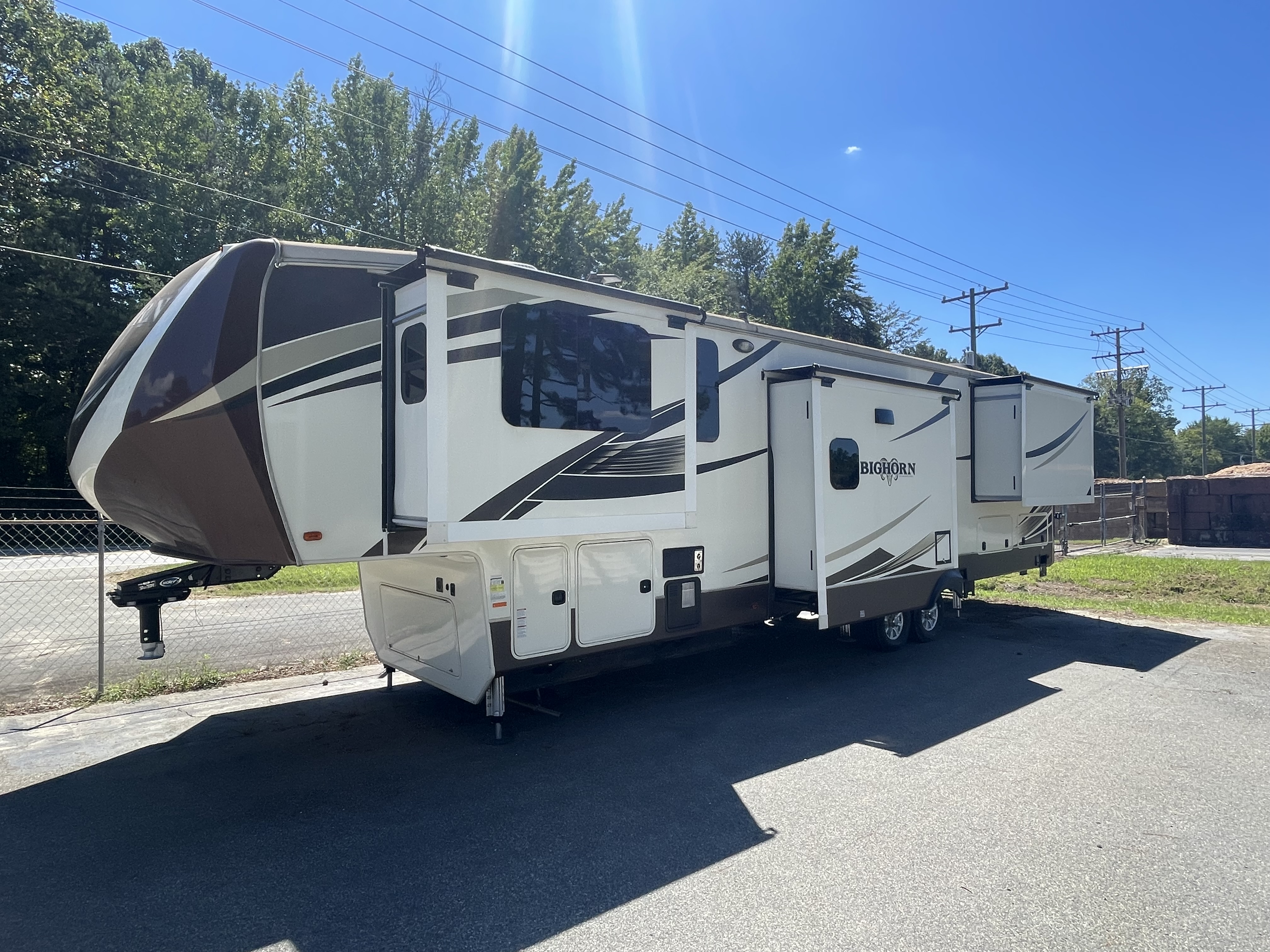 2017 Hartland 3750FL Bighorn Camper