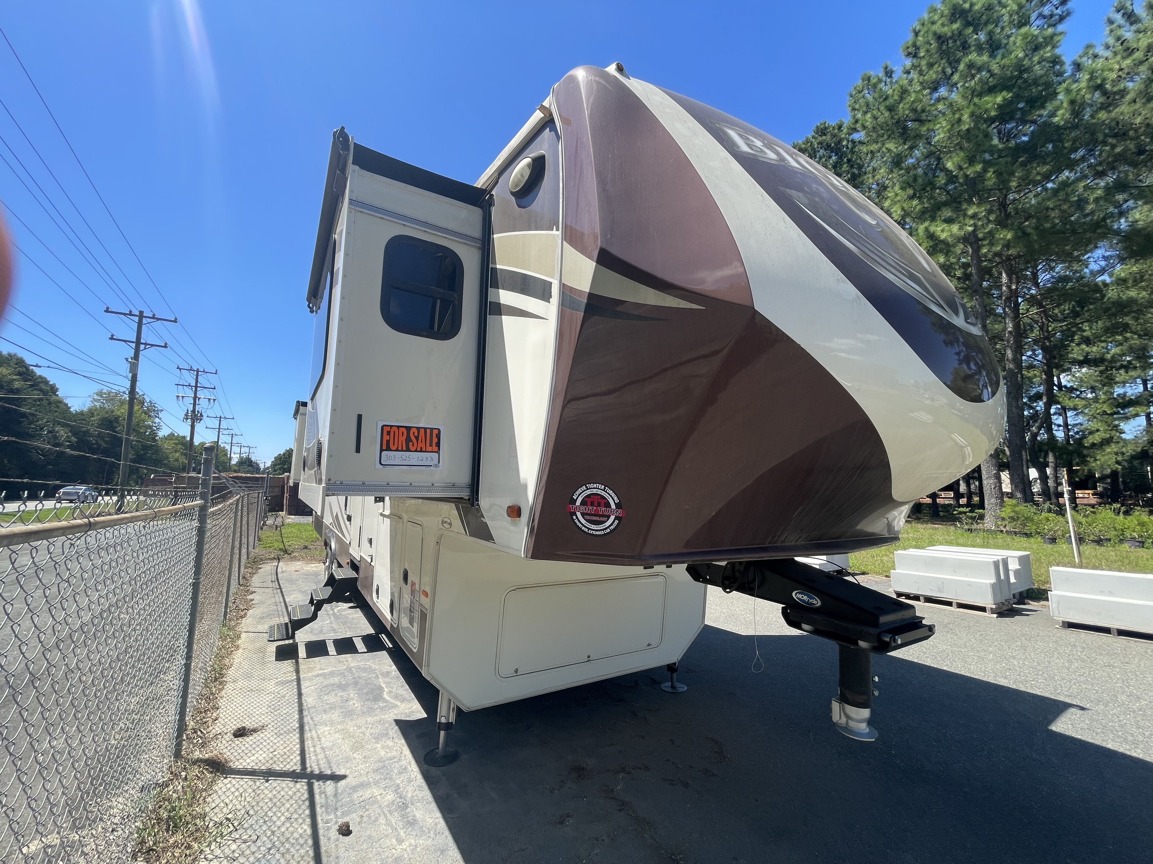 2017 Hartland 3750FL Bighorn Camper - photo 3