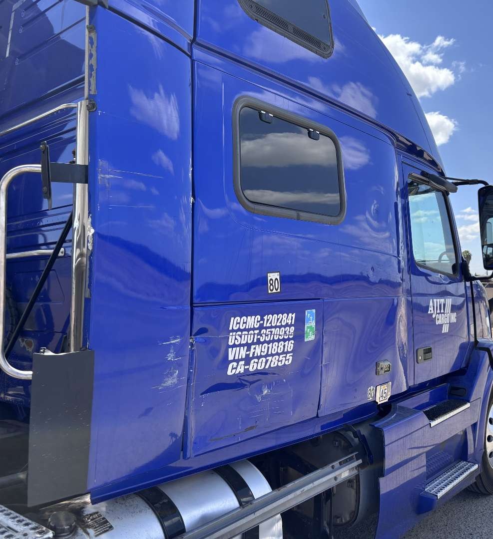 2015 Volvo VNL - photo 6