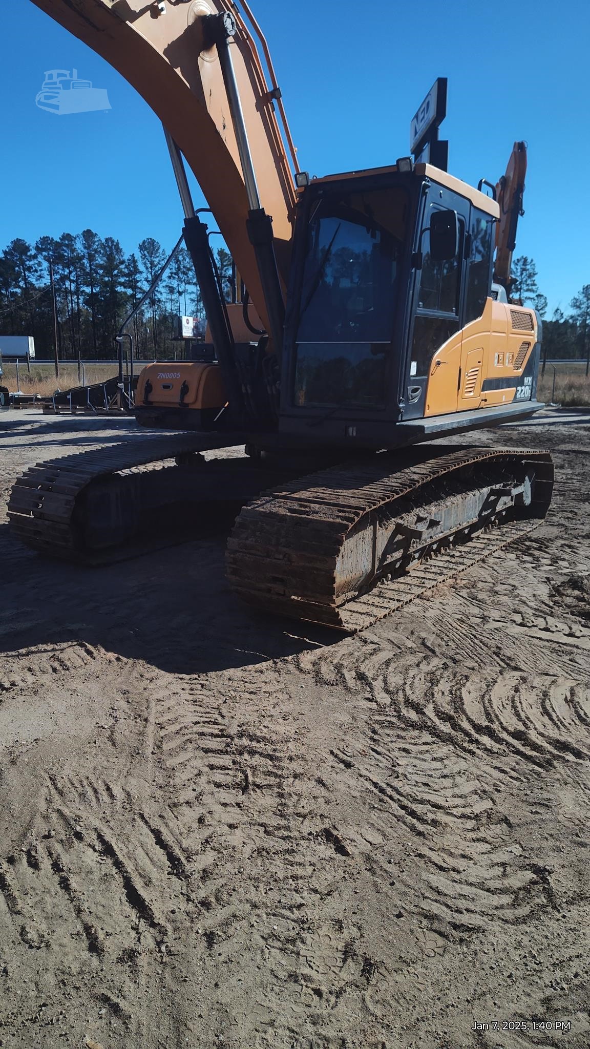 2016 HYUNDAI HX220L Crawler Excavator - photo 6