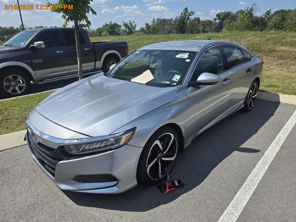 CLEAN TITLE 2018 Honda Accord - photo 2