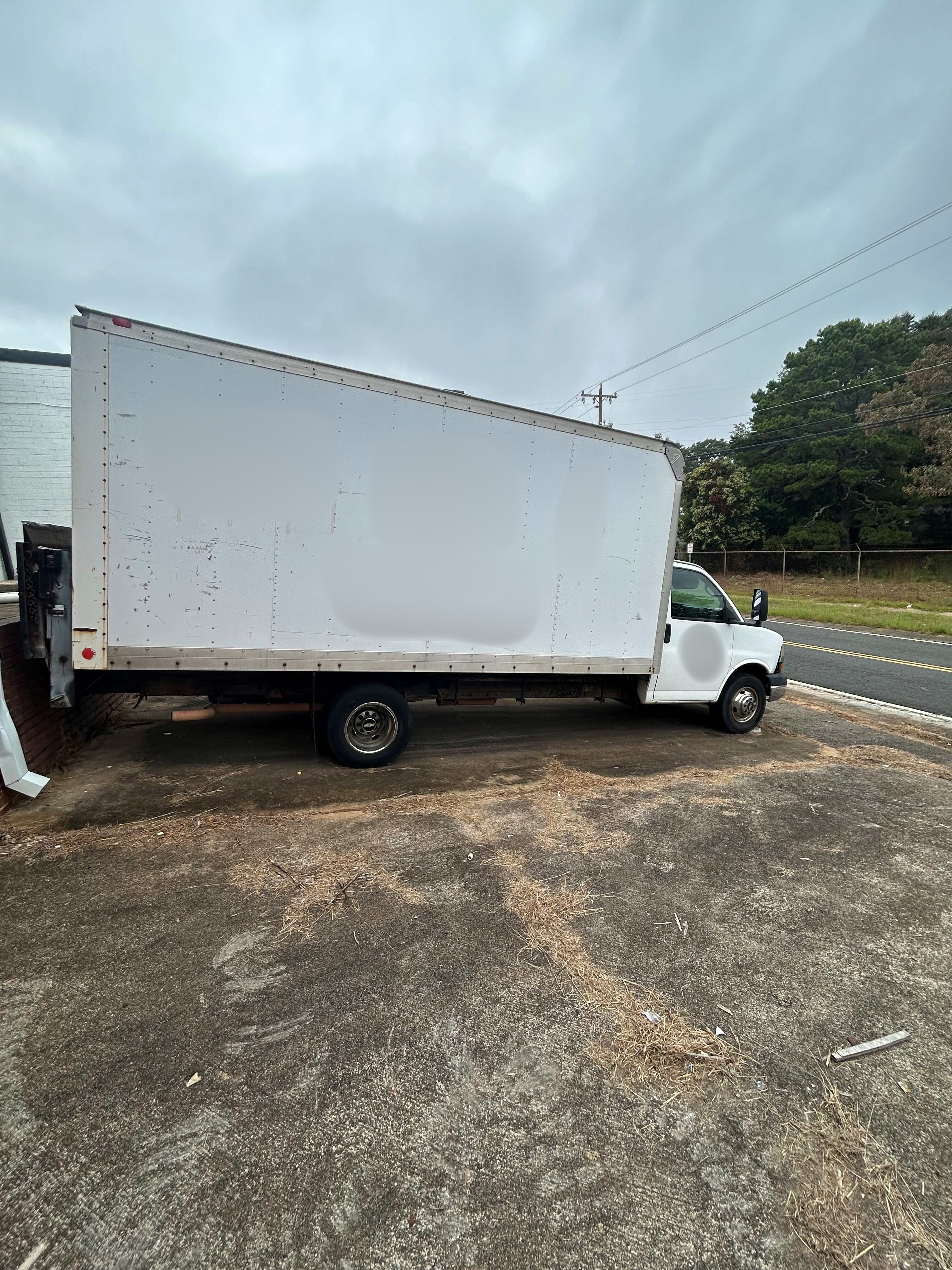 2006 Chevrolet 3500 16ft Box Truck - photo 3