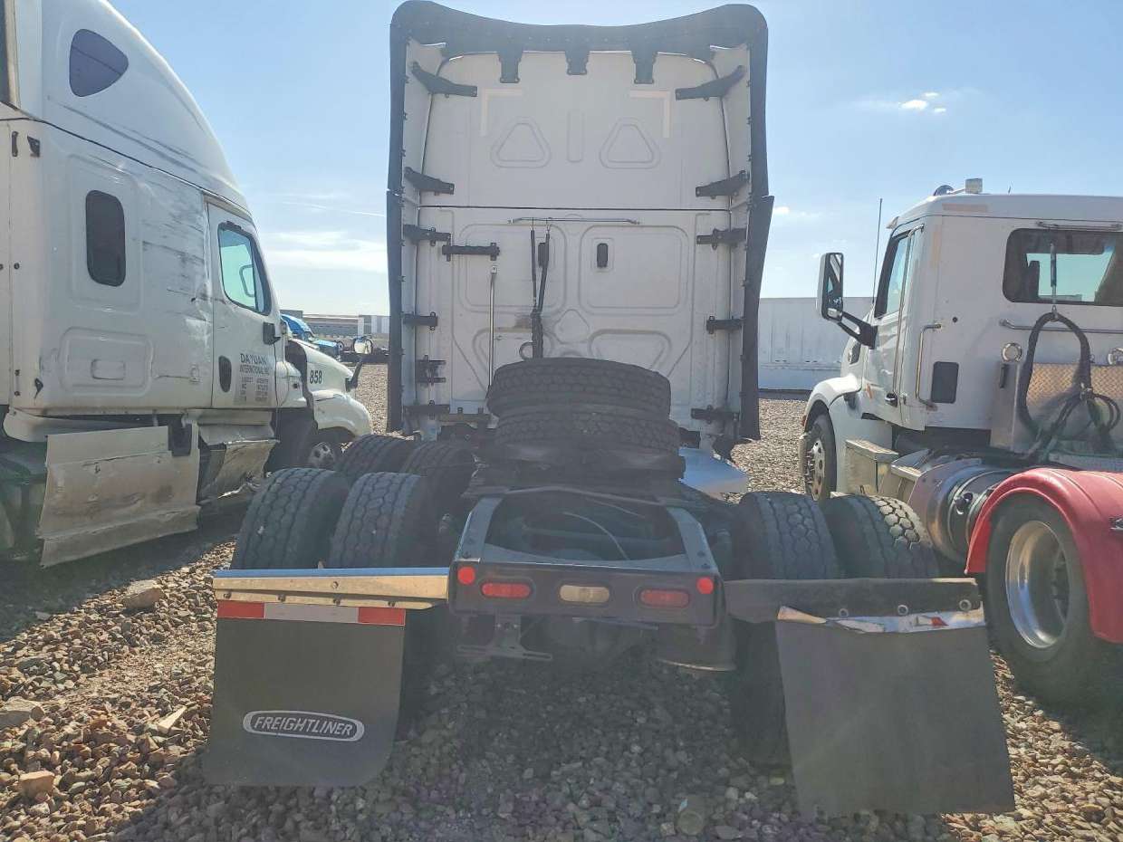 2021 Freightliner Cascadia - photo 6