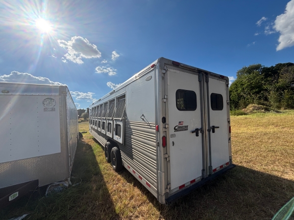 2016 Cimarron Norstar 8-Horse GN - photo 3