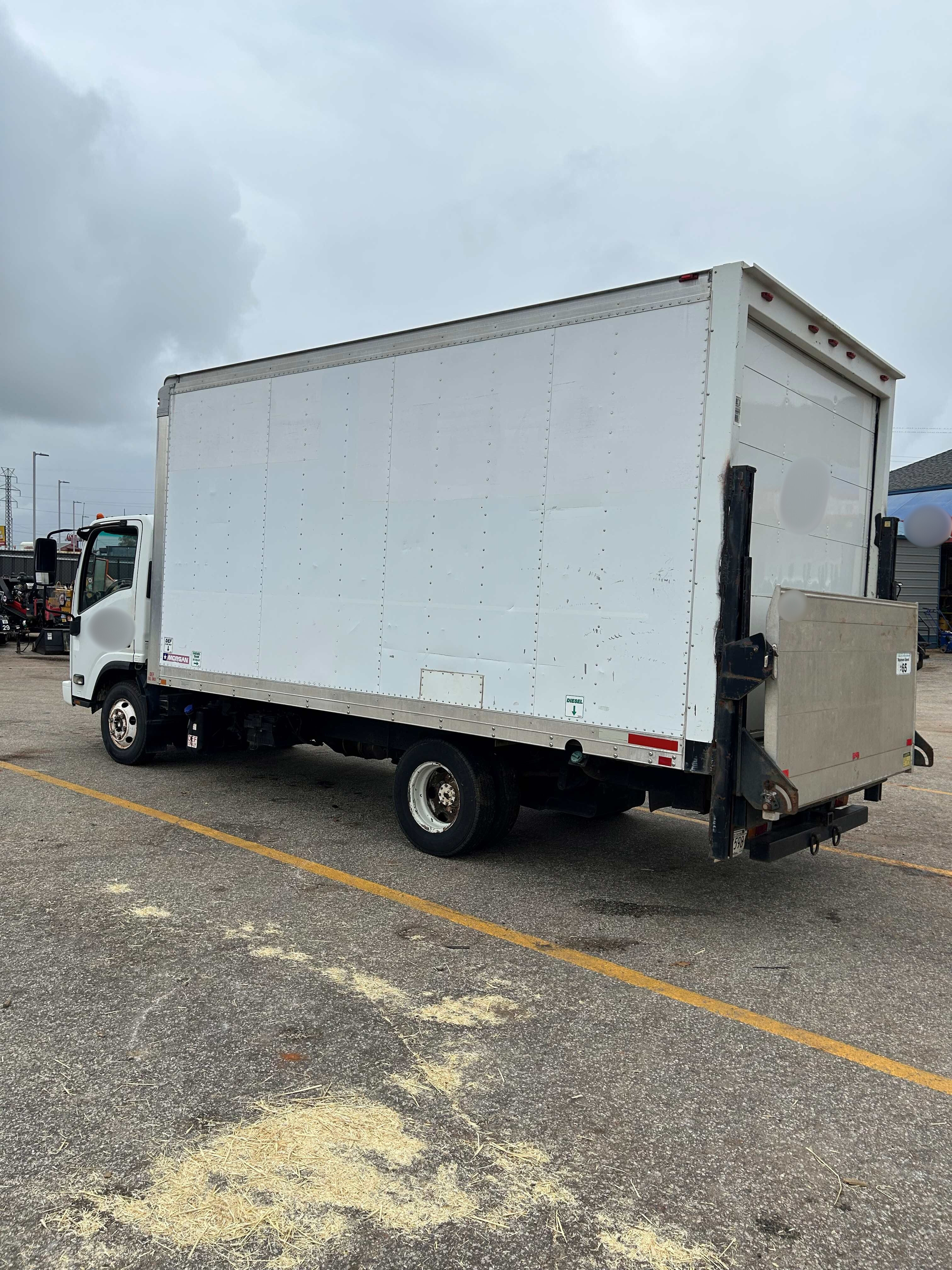 2012 Isuzu NPR 16ft Box Truck - photo 3