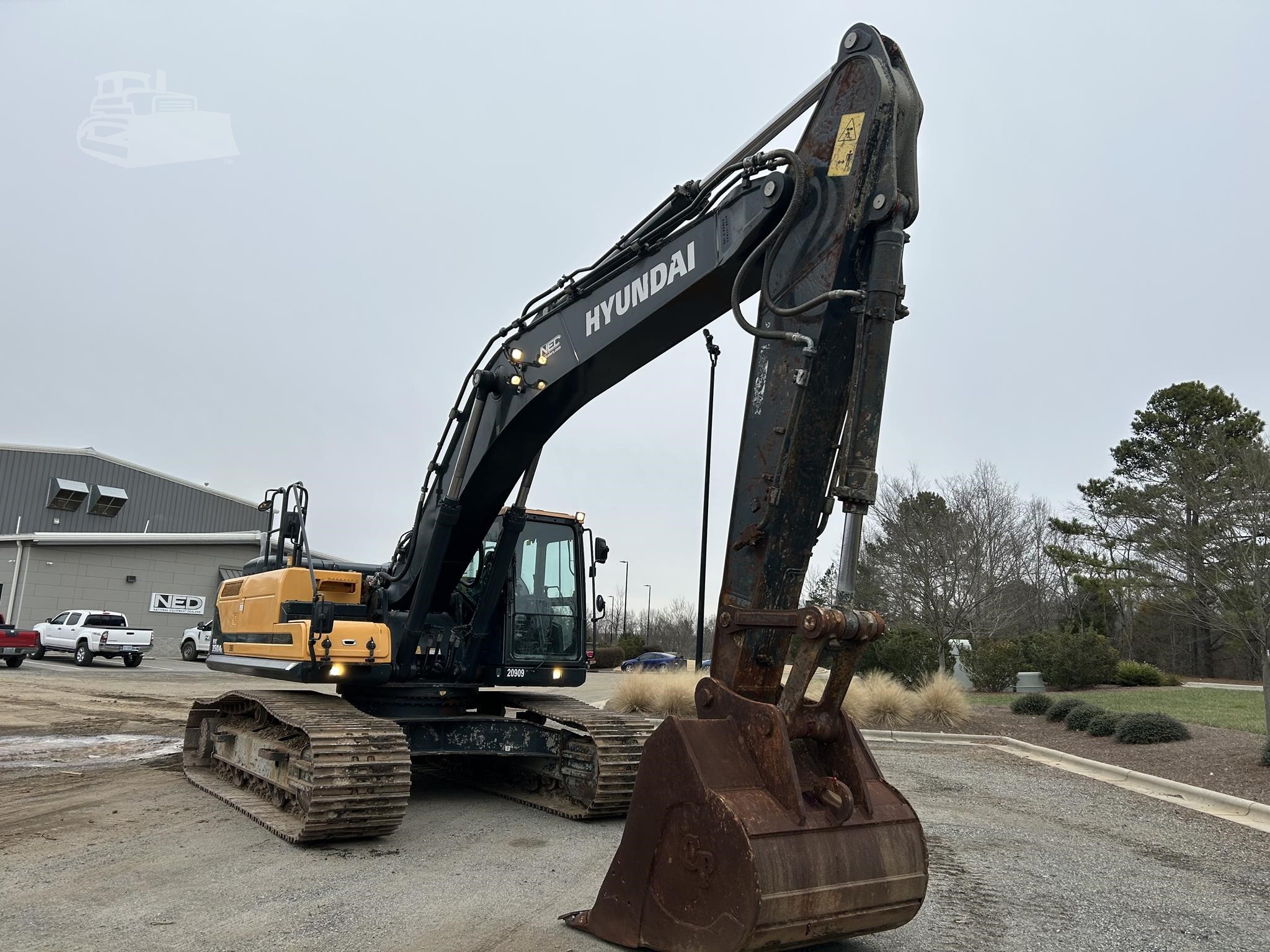 2023 HYUNDAI HX350AL Crawler Excavator - photo 2
