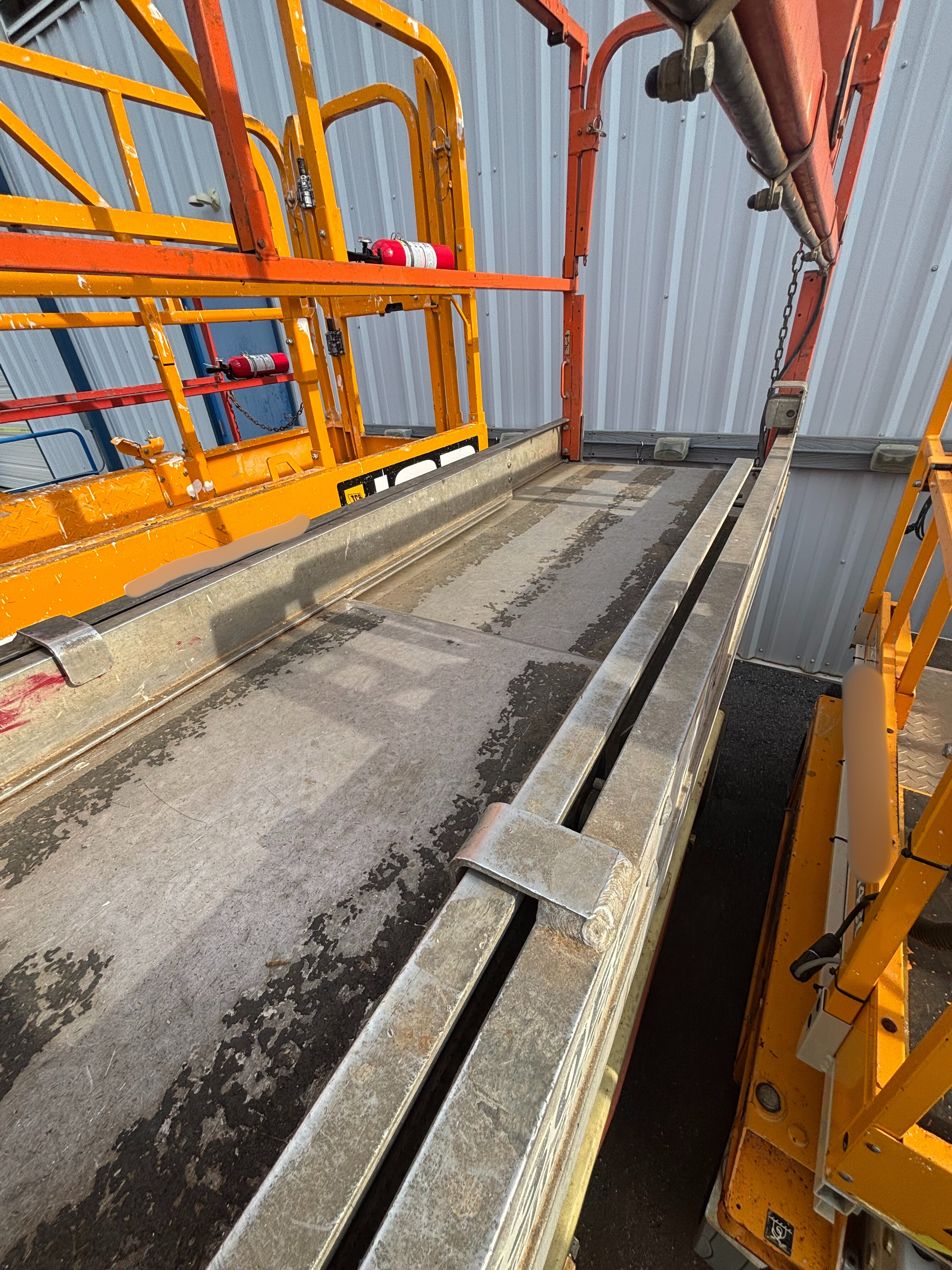 2014 JLG 2630ES Scissor Lift - photo 3