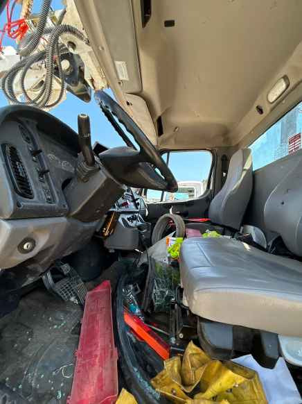 2023 Frieghtliner M2 106 Digger Truck Dakota Body  - photo 3
