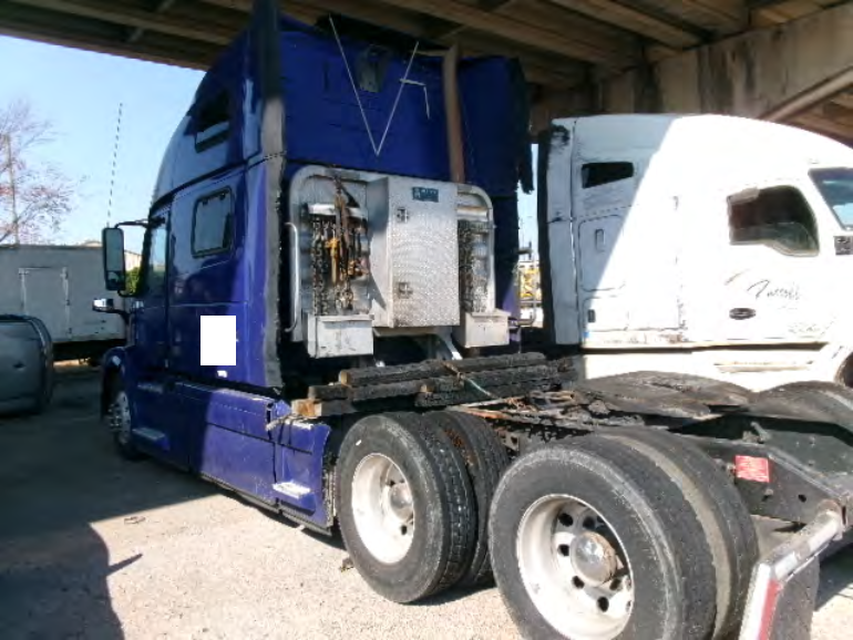CLEAN TITLE 2016 Volvo VNL780 - photo 5