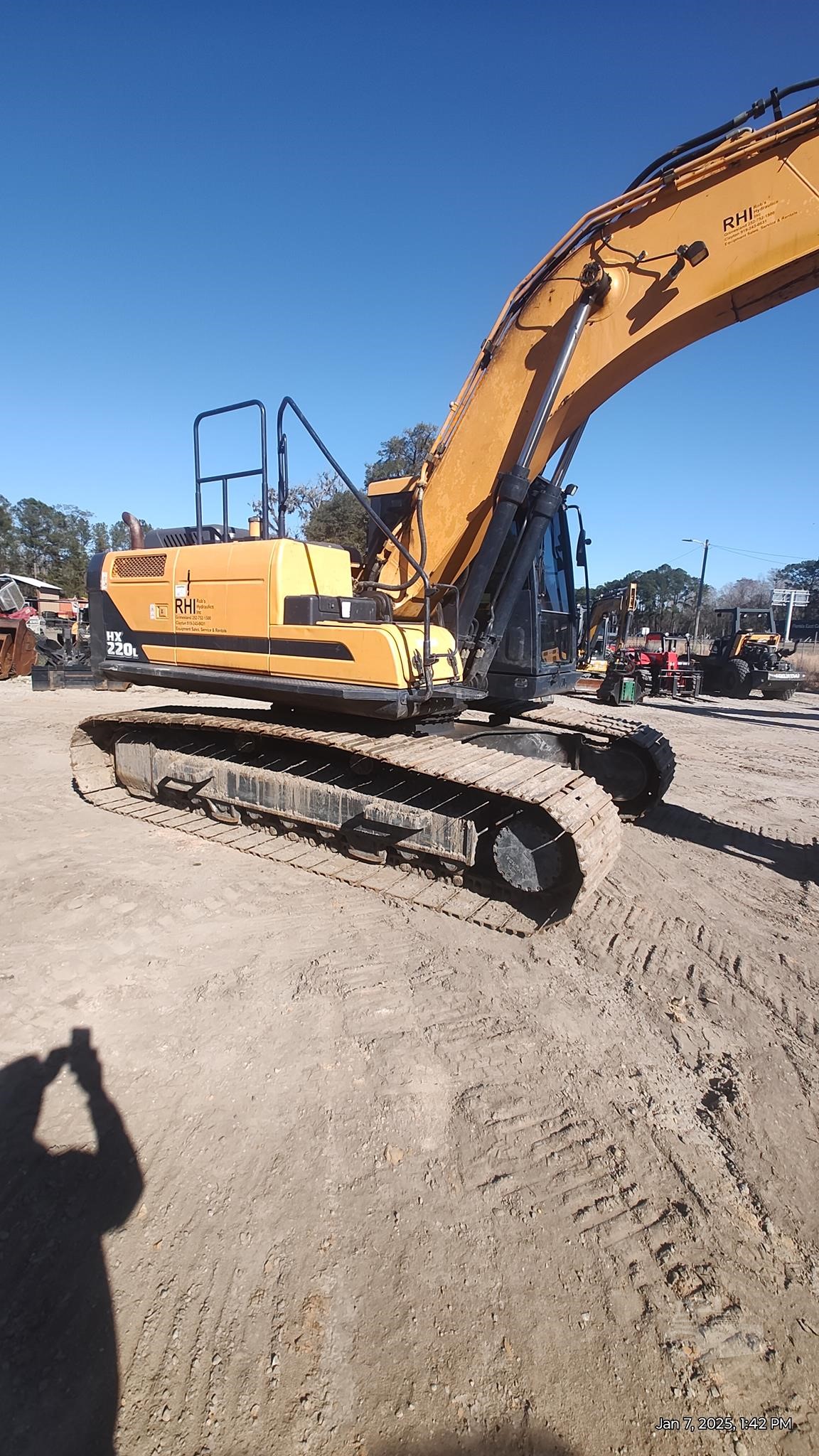 2016 HYUNDAI HX220L Crawler Excavator - photo 5