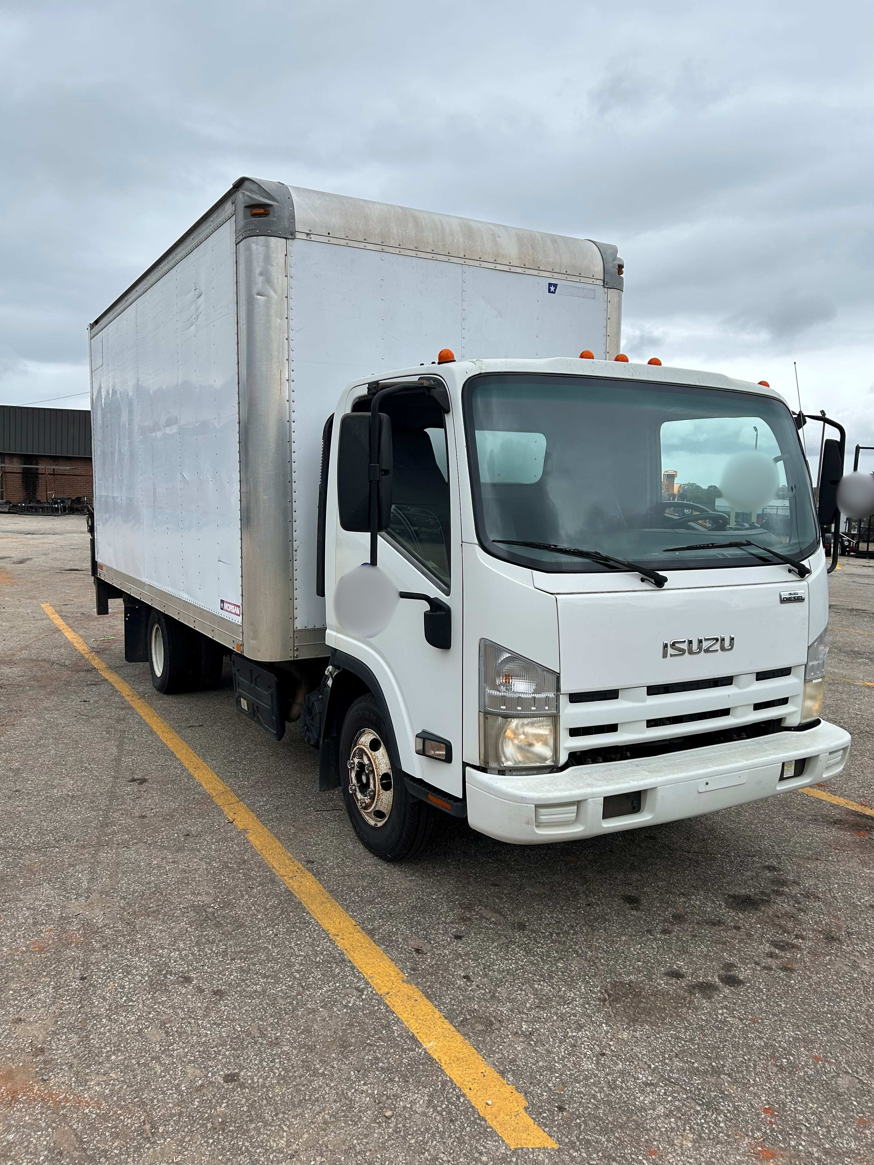 2012 Isuzu NPR 16ft Box Truck - photo 2