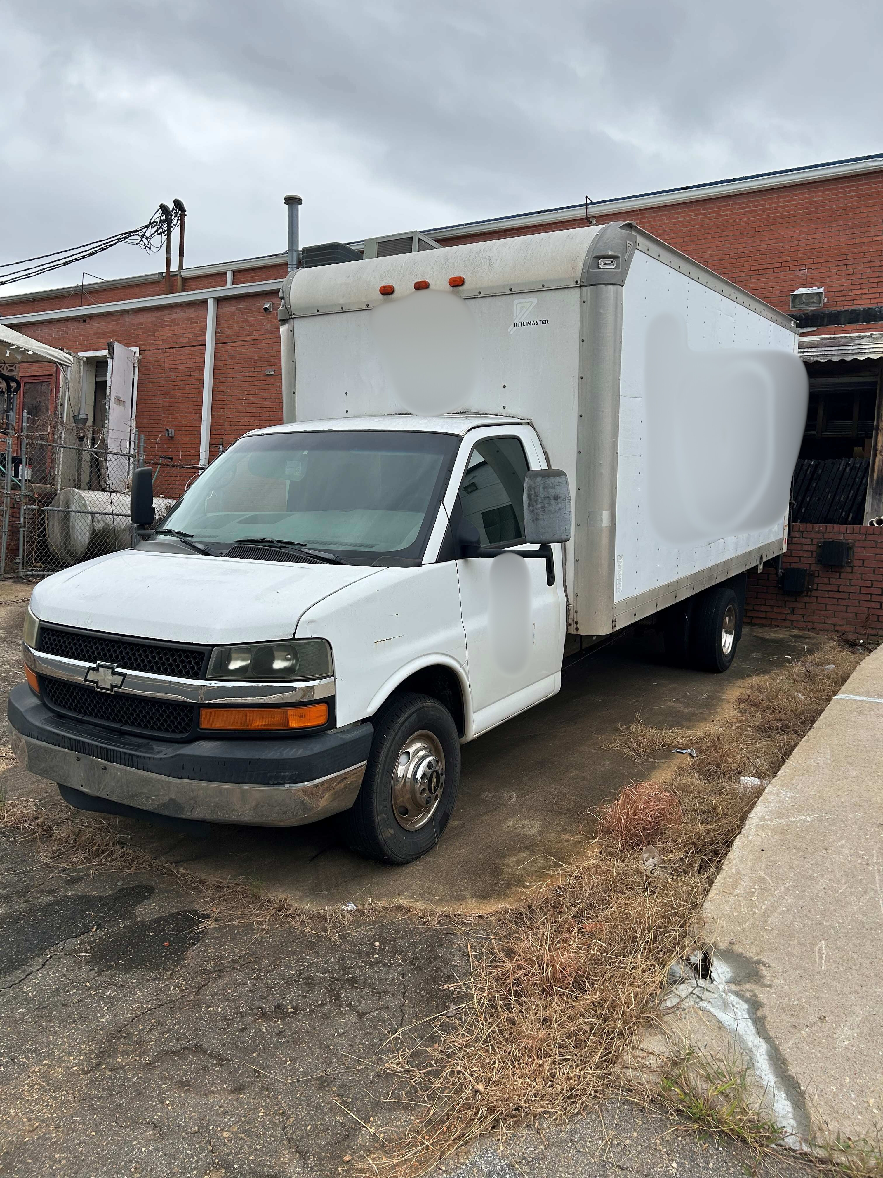 2006 Chevrolet 3500 16ft Box Truck - photo 2