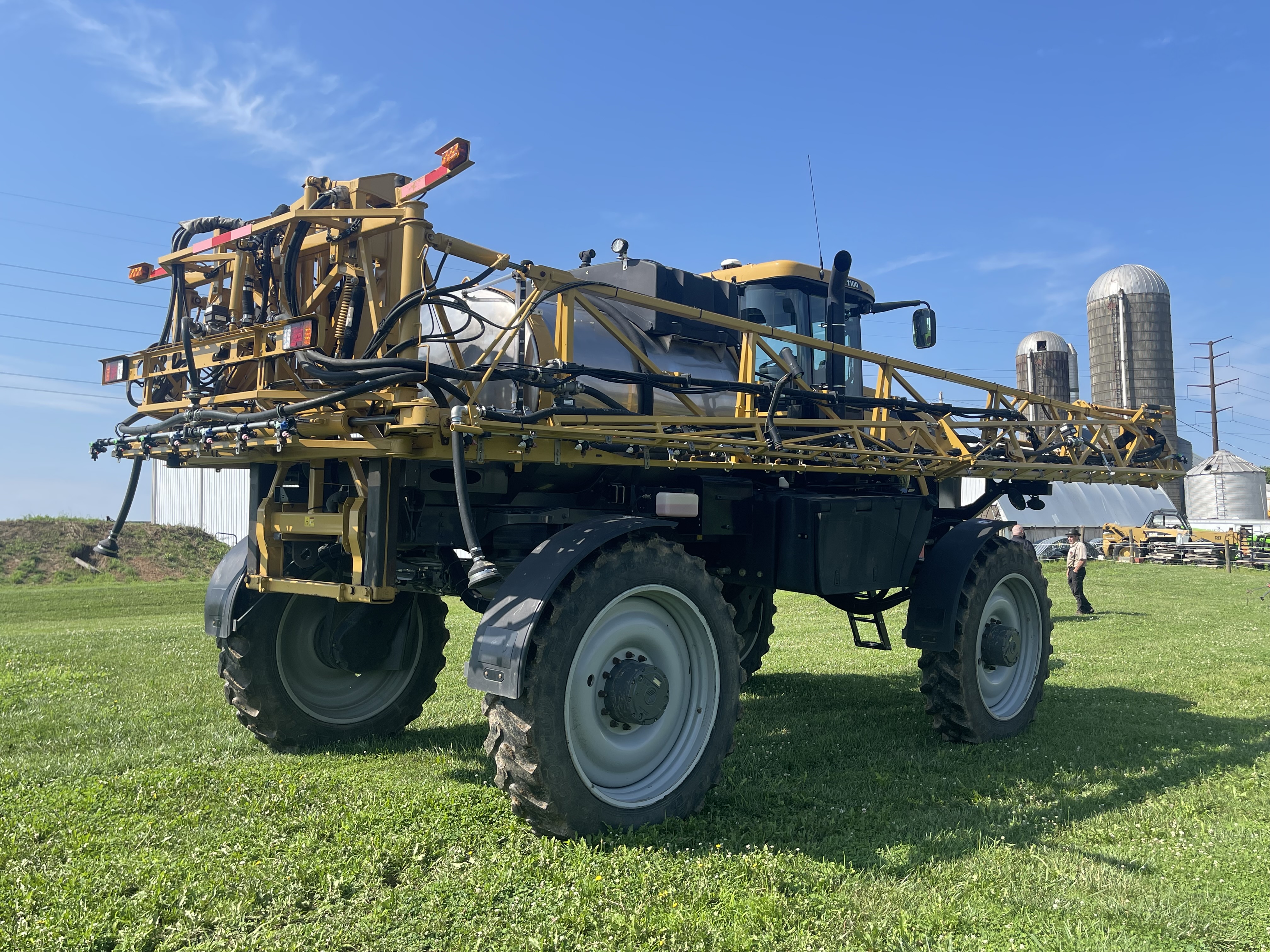 Challenger Rogator Sprayer - photo 3