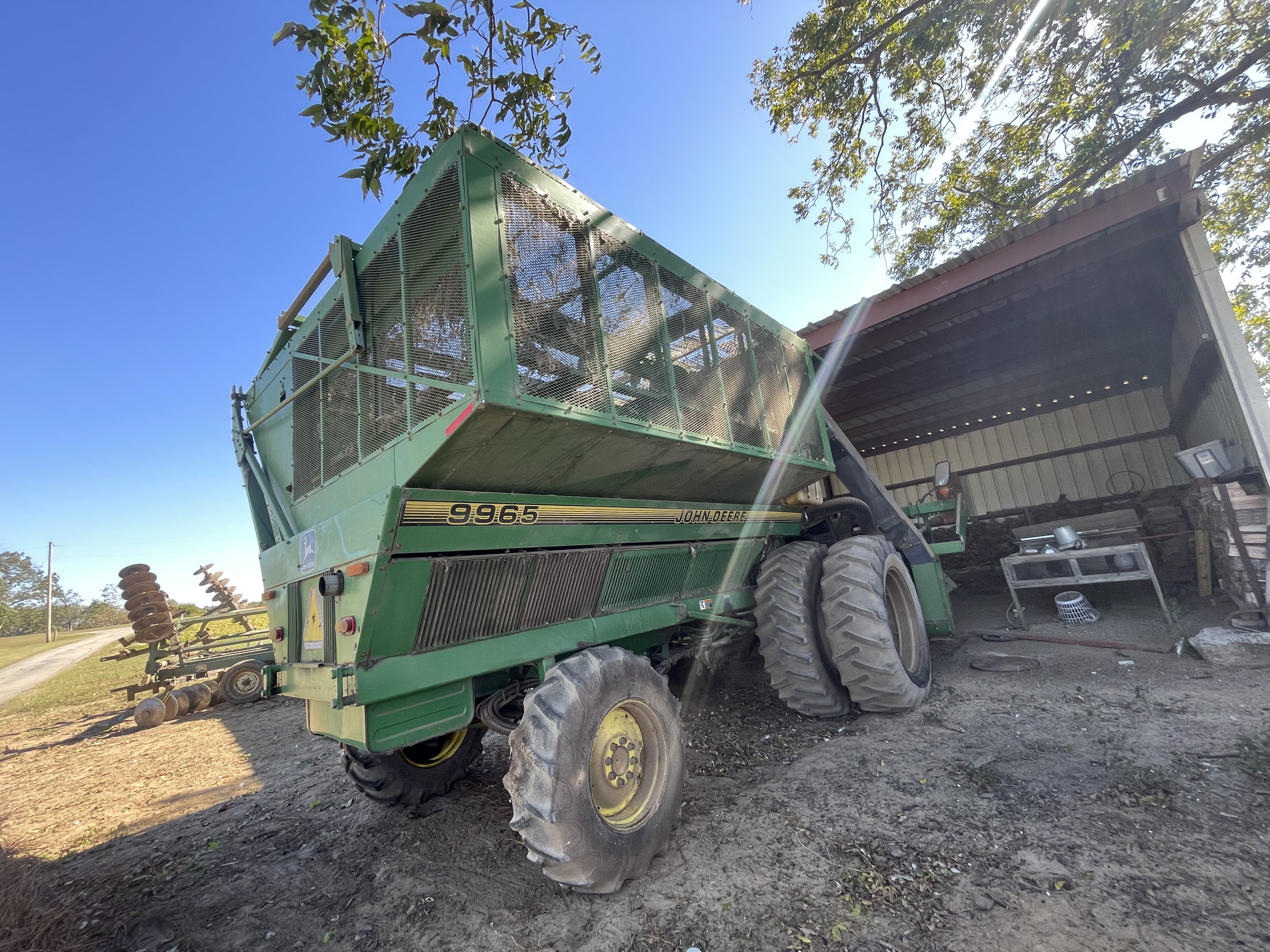 1996 John Deere 9965 4 Row Picker - photo 3