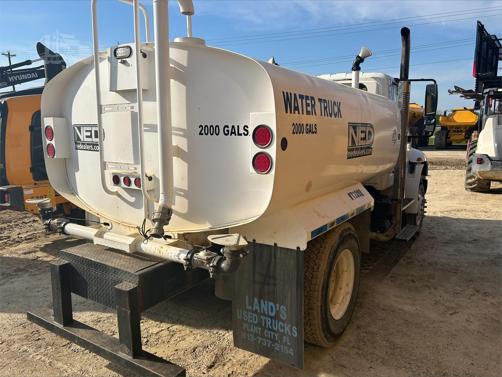 2010 INTERNATIONAL DURASTAR 4400 Water Tank Truck - photo 4