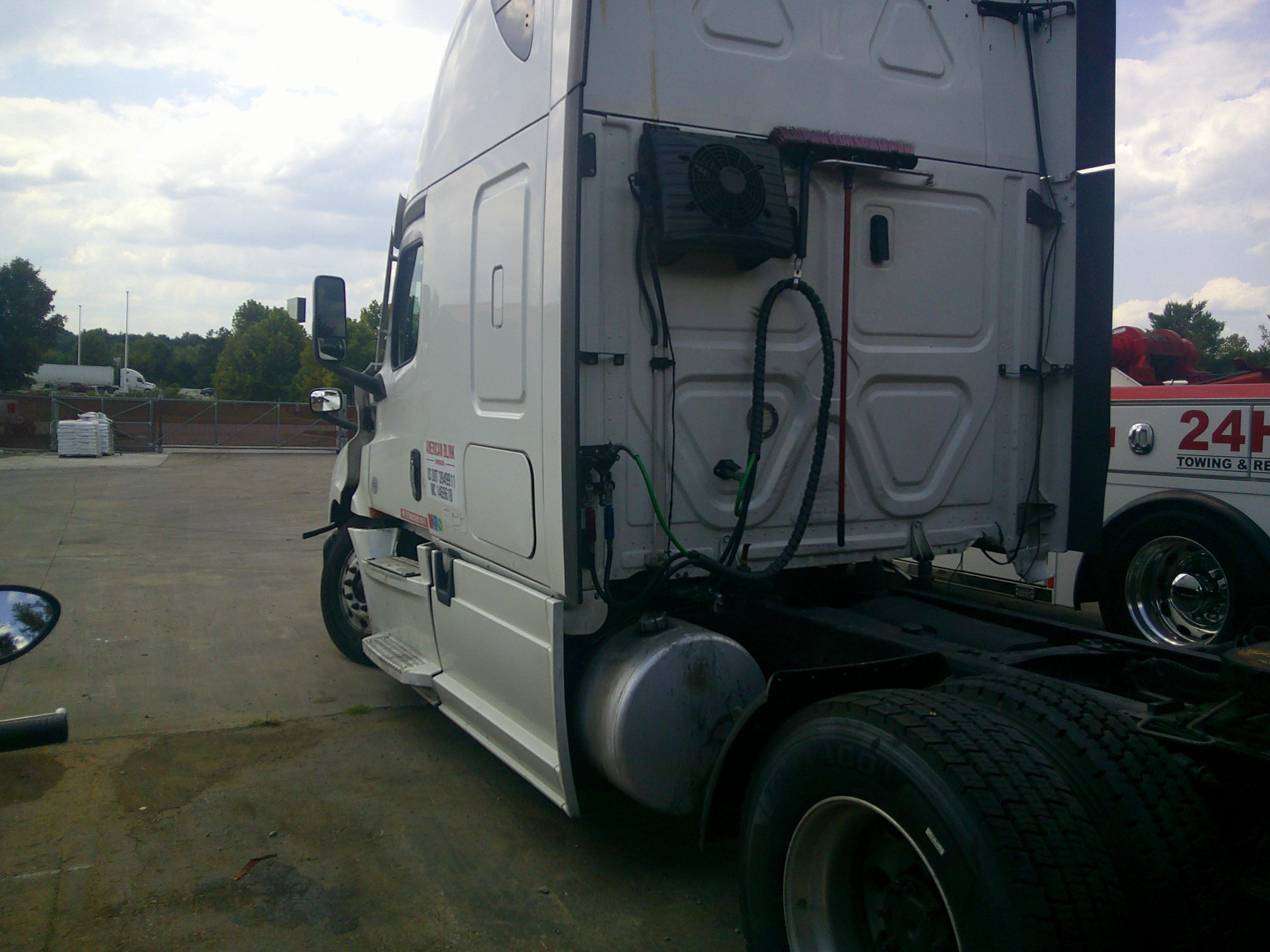 2020 Freightliner Cascadia - photo 6