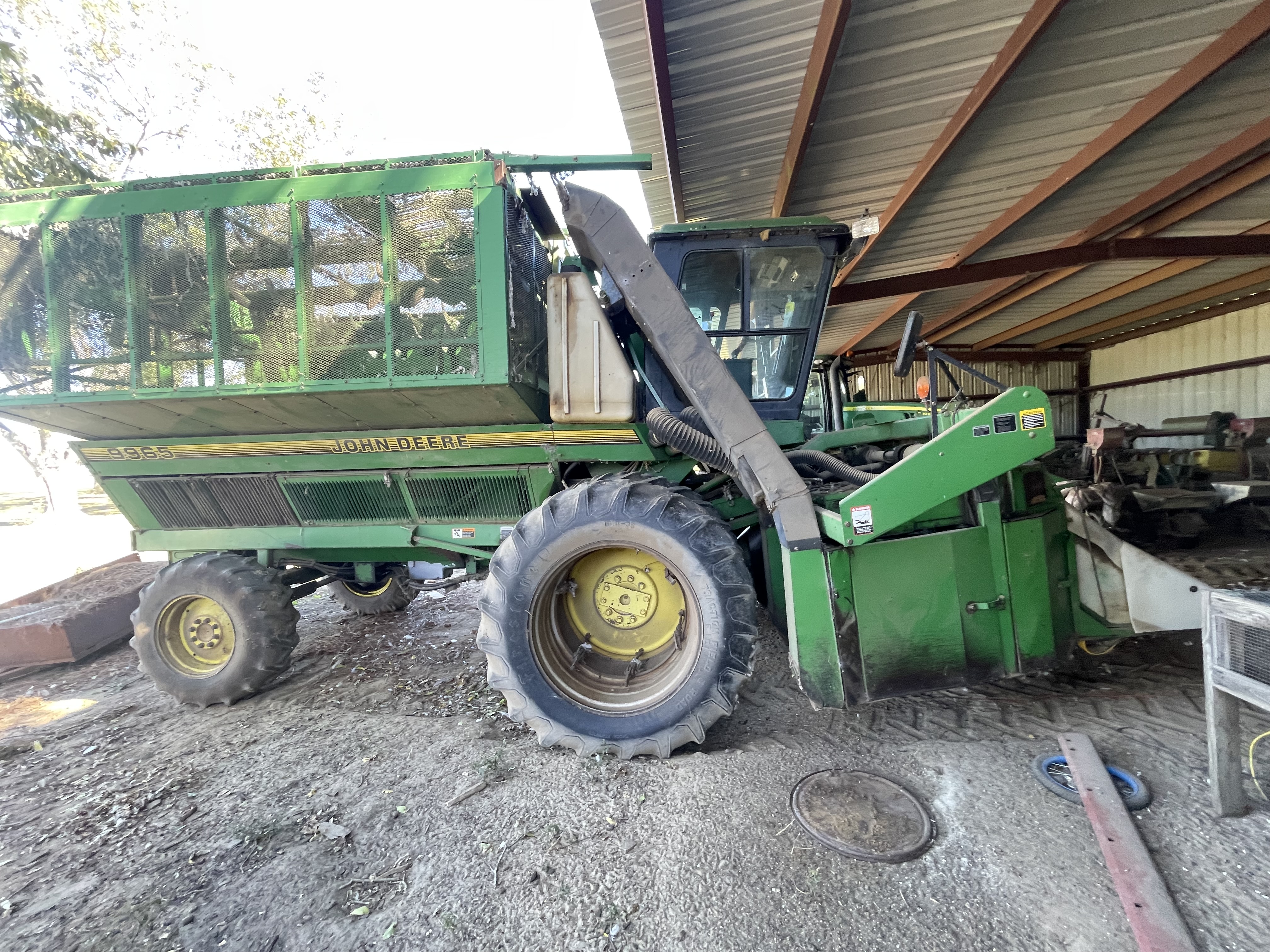 1996 John Deere 9965 4 Row Picker - photo 5