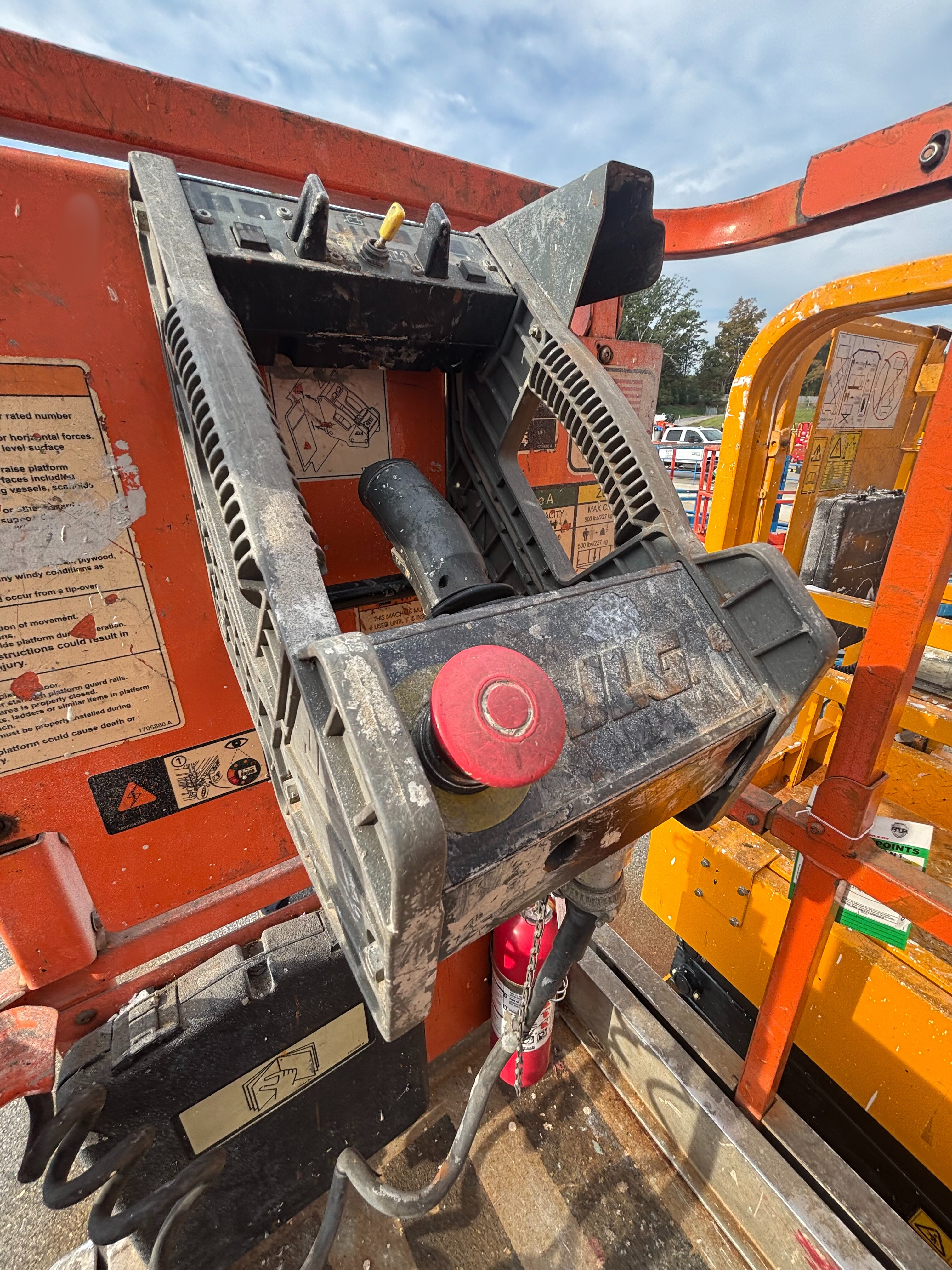 2014 JLG 2630ES Scissor Lift - photo 4
