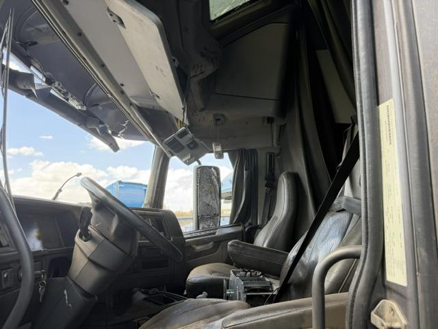 2019 Volvo VNL - photo 6