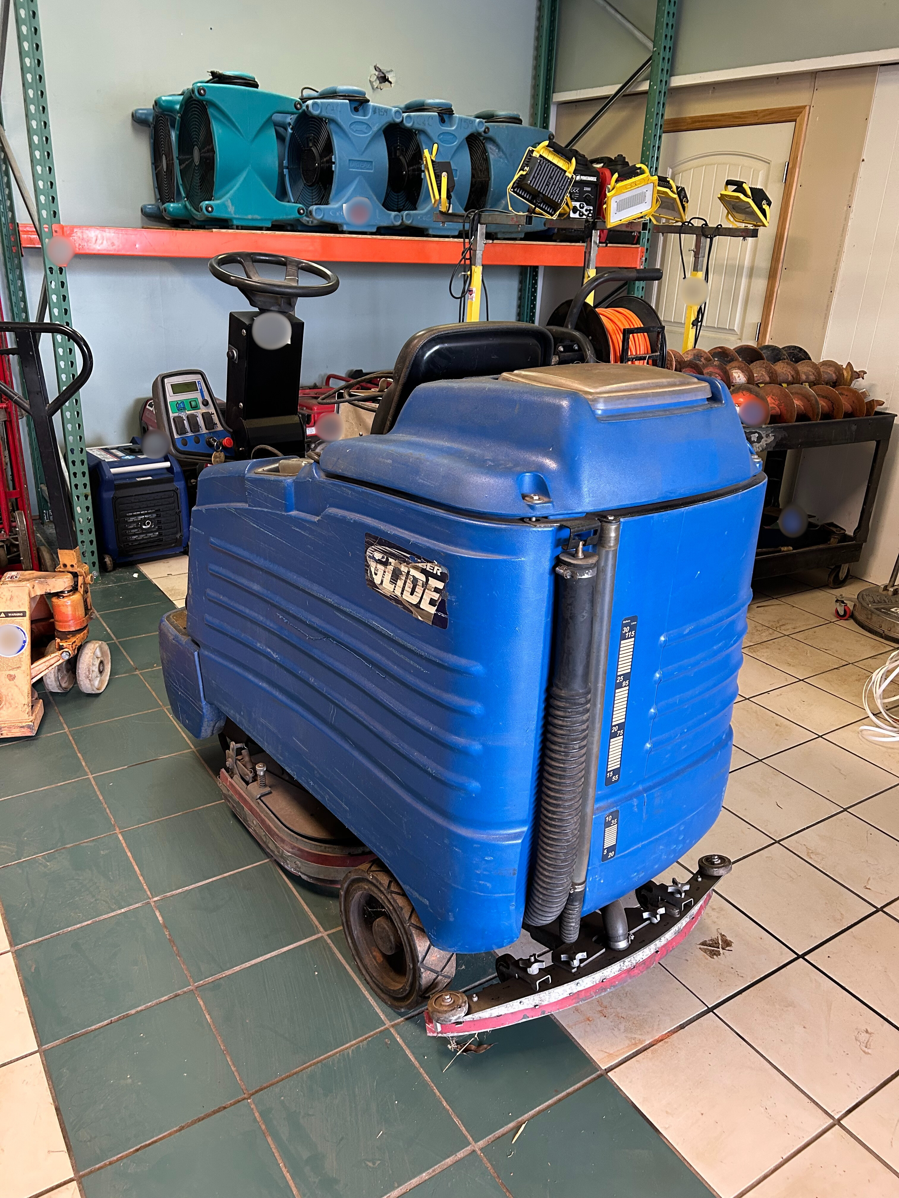 Windsor Industries SG28 Ride On Floor Scrubber - photo 4