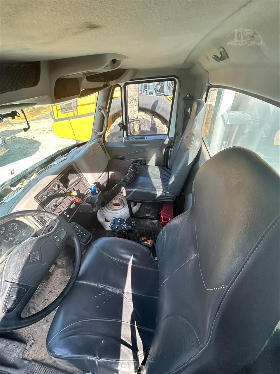 2010 INTERNATIONAL DURASTAR 4400 Water Tank Truck - photo 6
