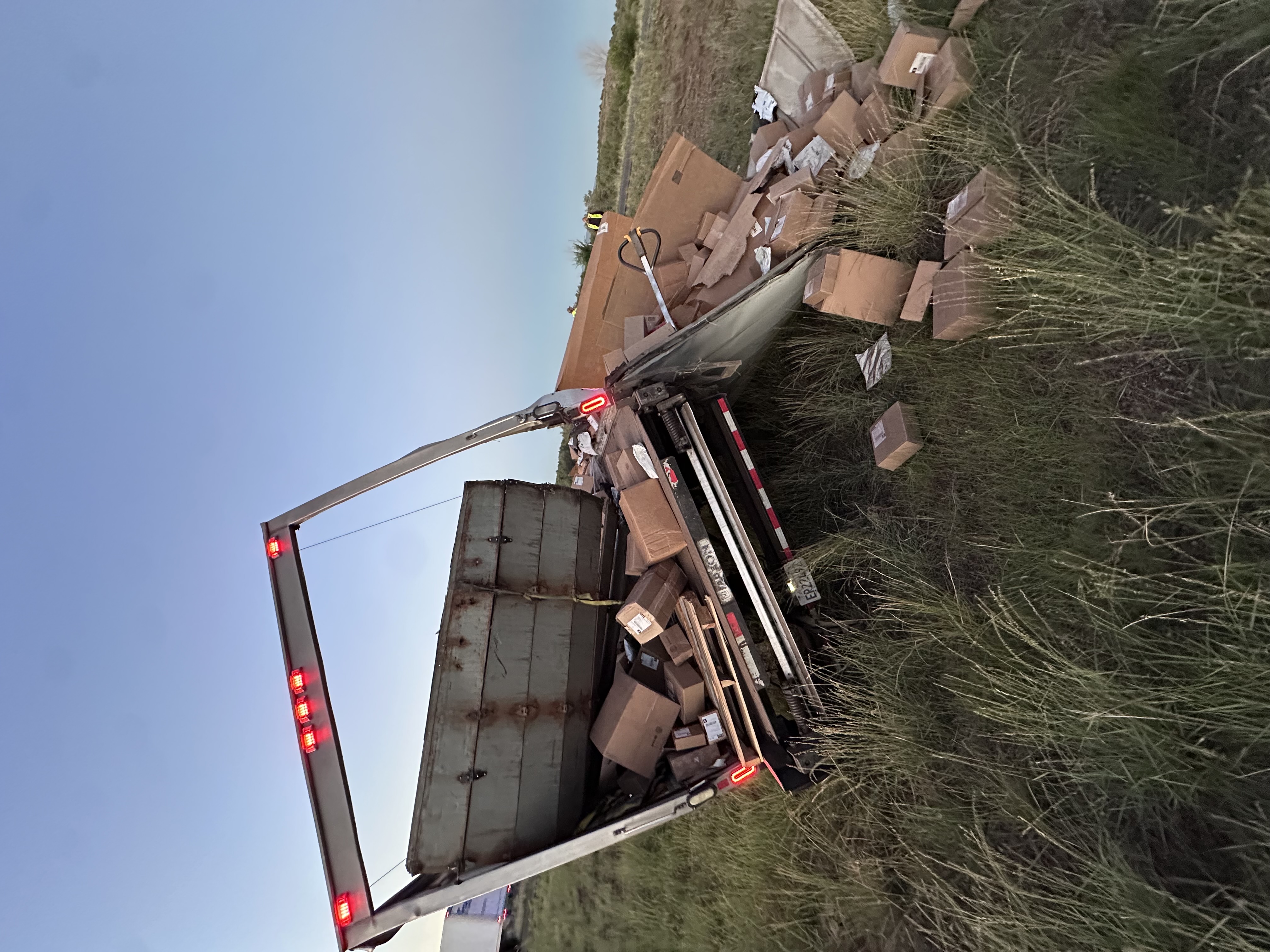 2016 International Box Truck 4300 - photo 2