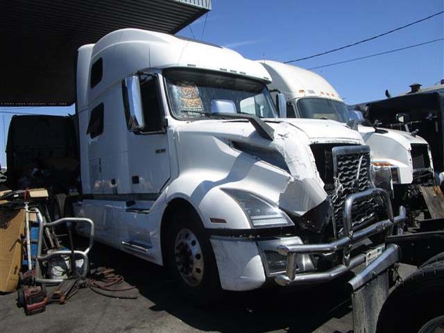 2020 Volvo VNL 860  - photo 2