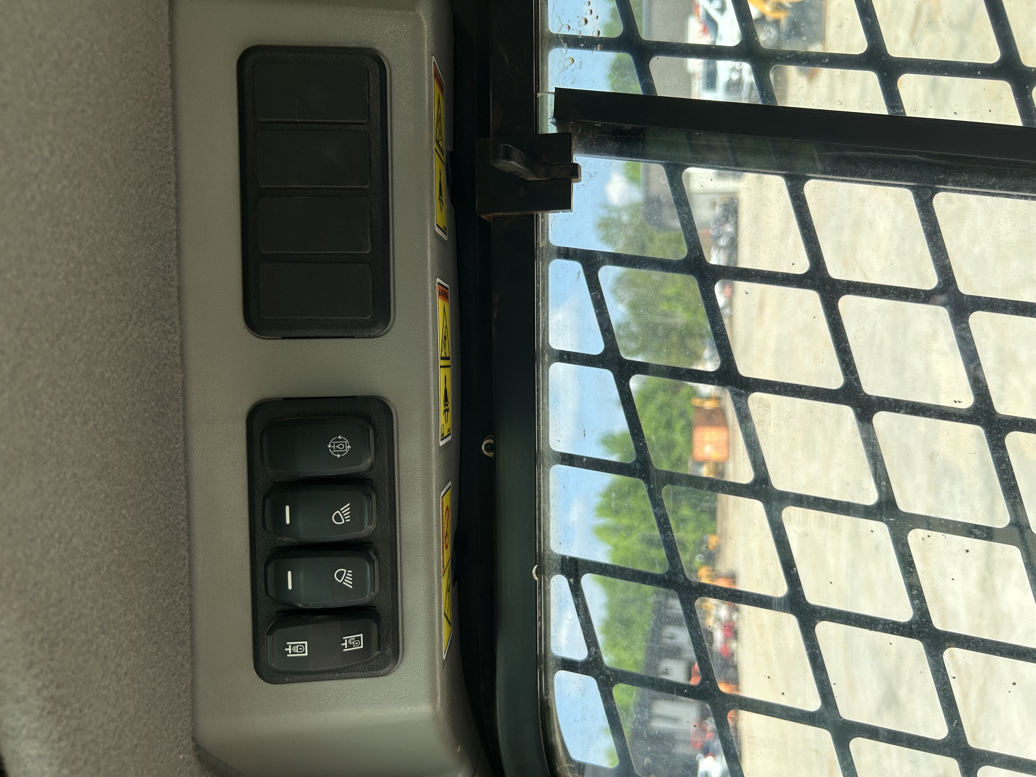 2021 CAT 259D3 - photo 6