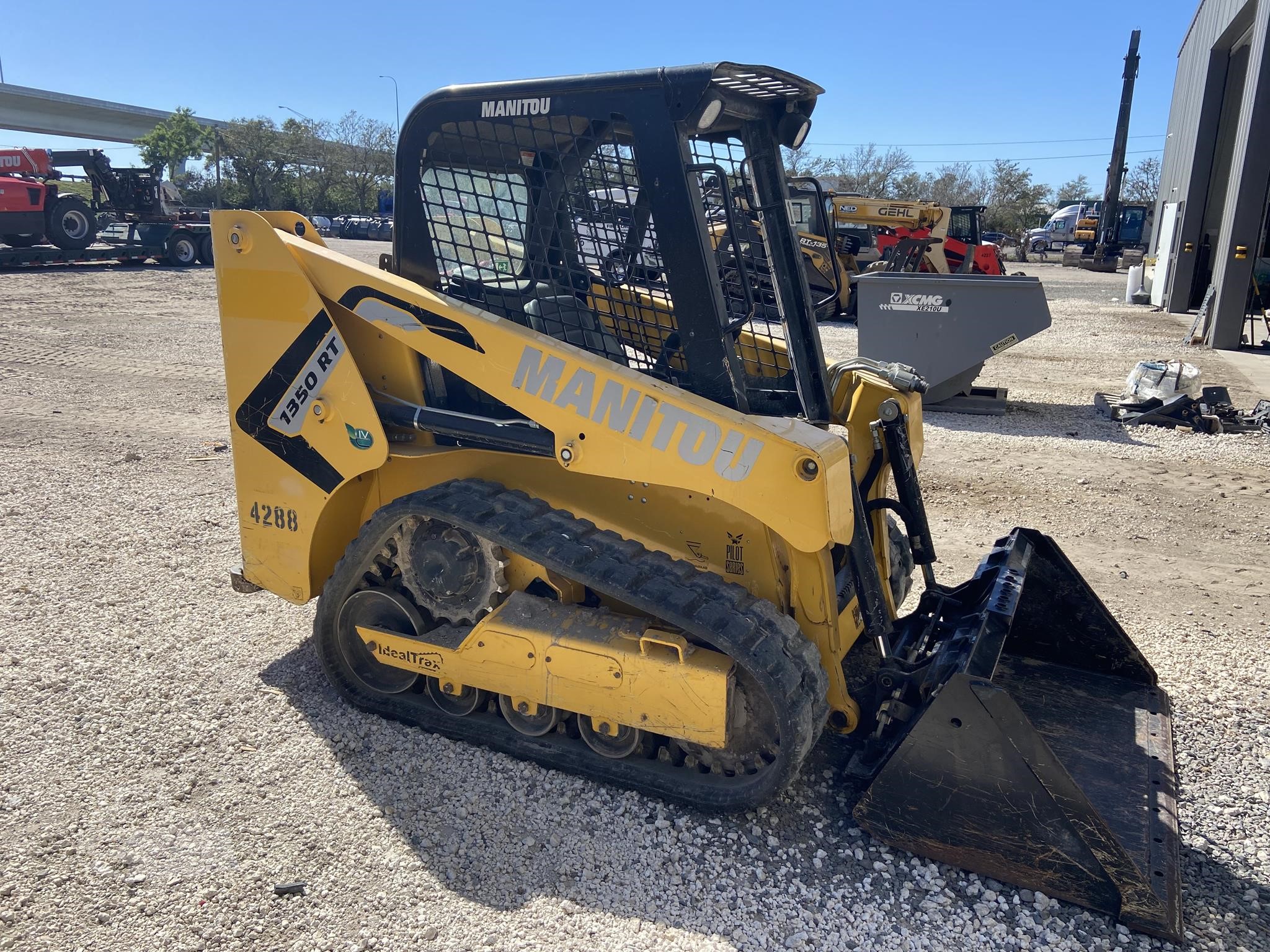 2022 MANITOU 1350RT Track Skid Steer - photo 5