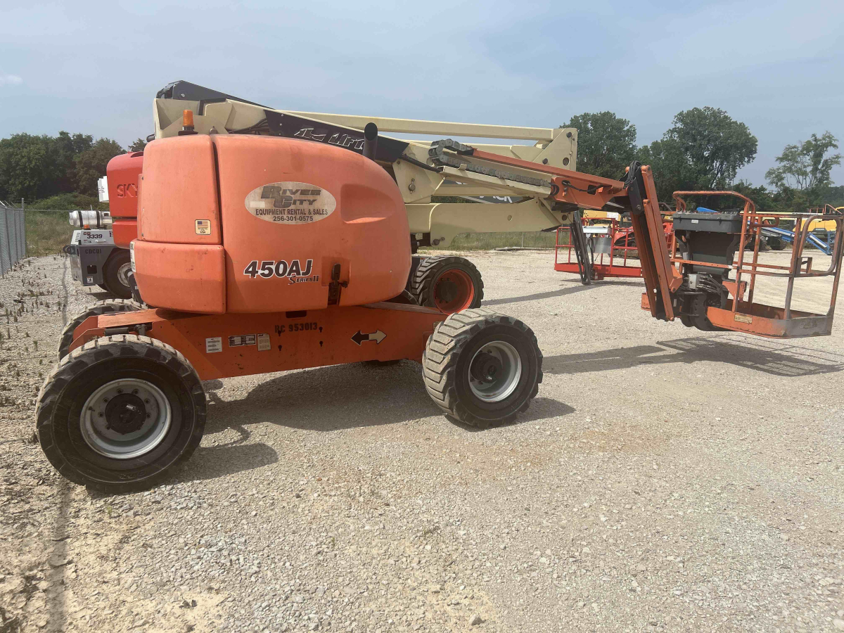 2013 JLG 450AJ