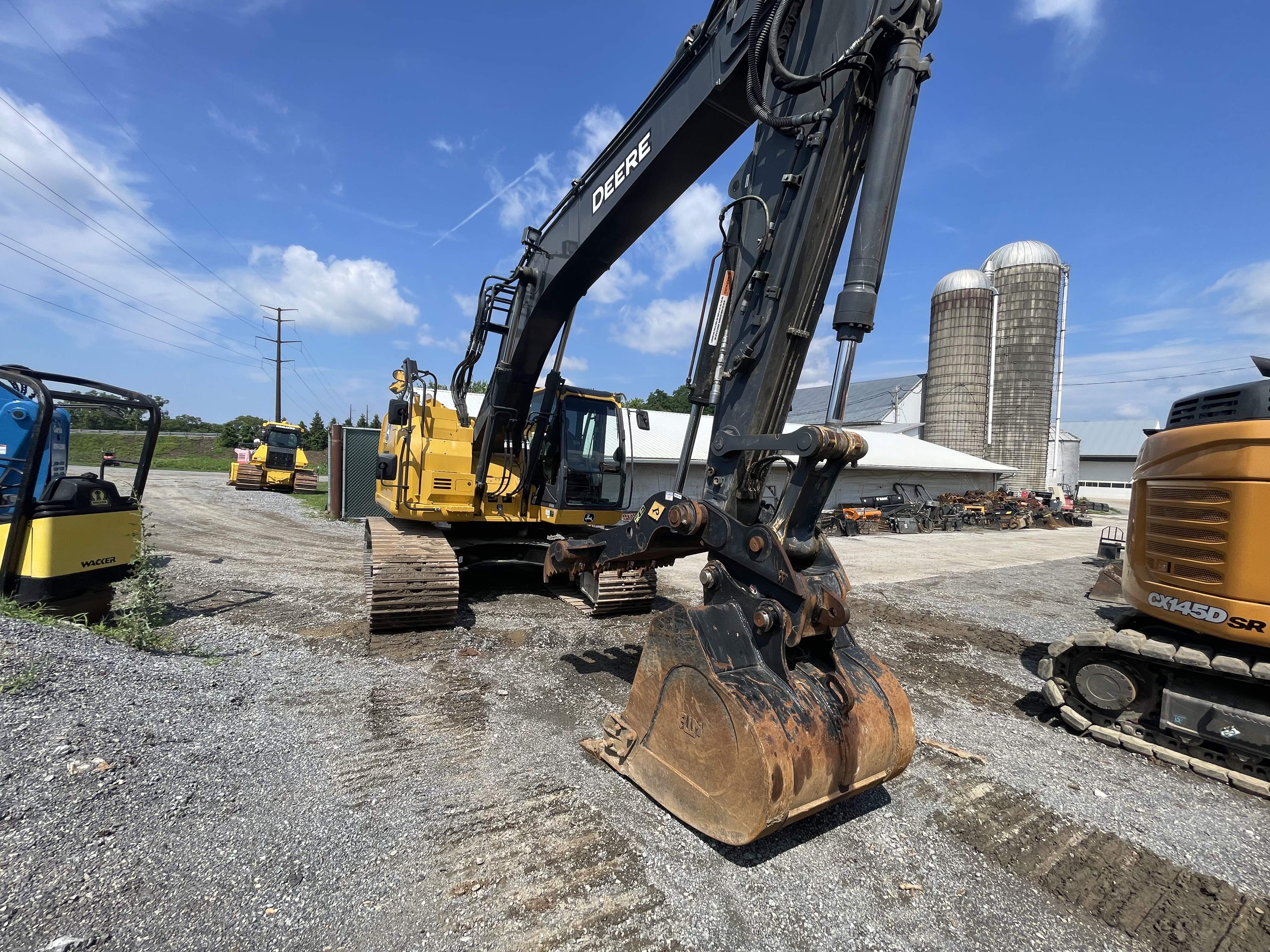 John Deere 245P - photo 3