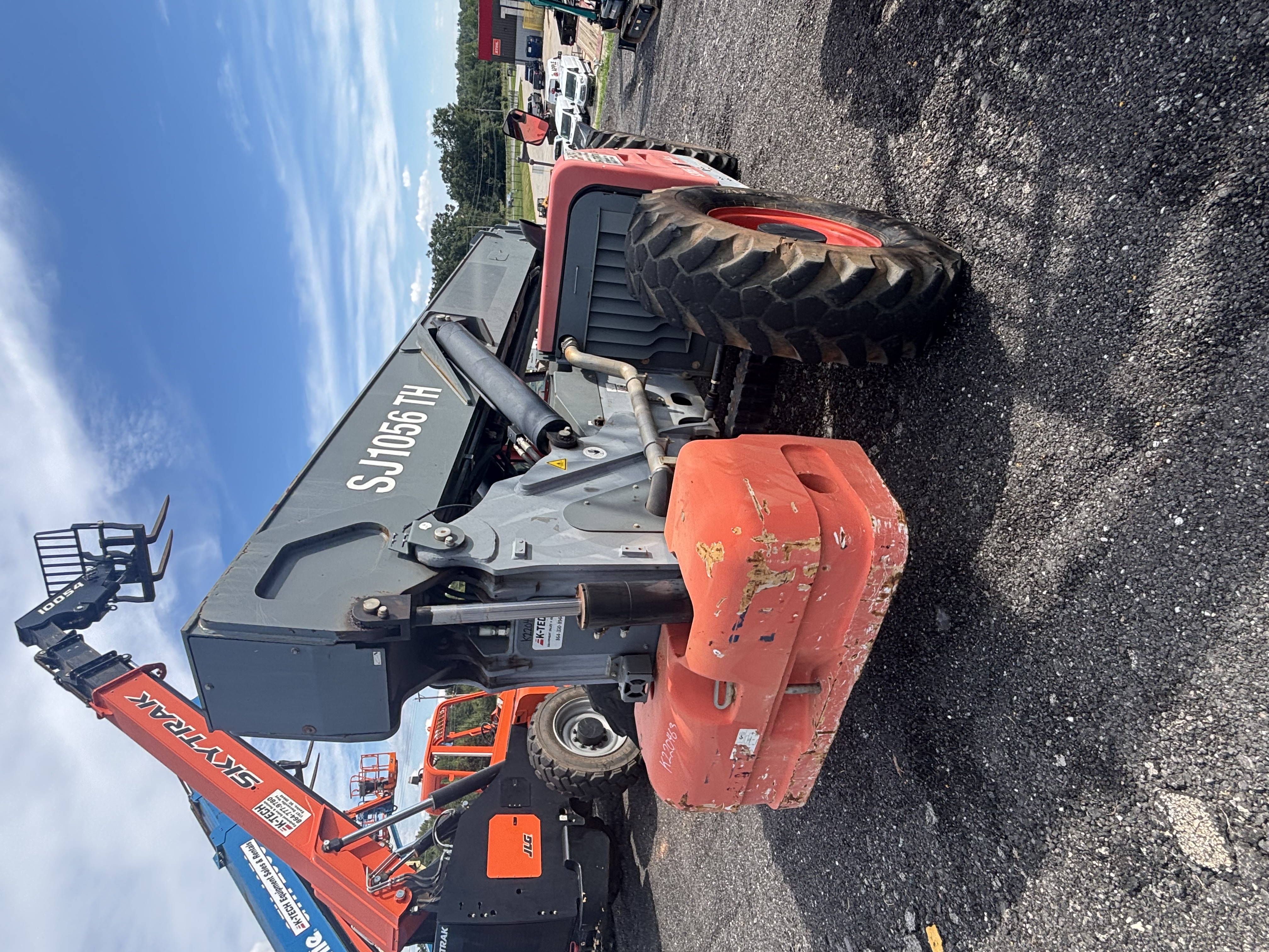 2019 Skyjack 1054 telehandler - photo 2