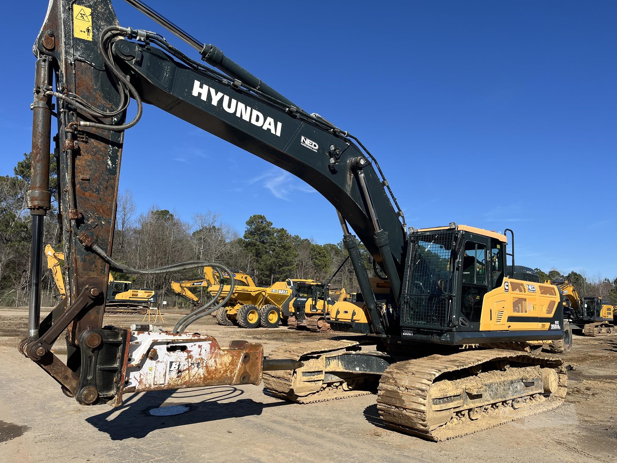 2023 HYUNDAI HX350AL Crawler Excavator - photo 2
