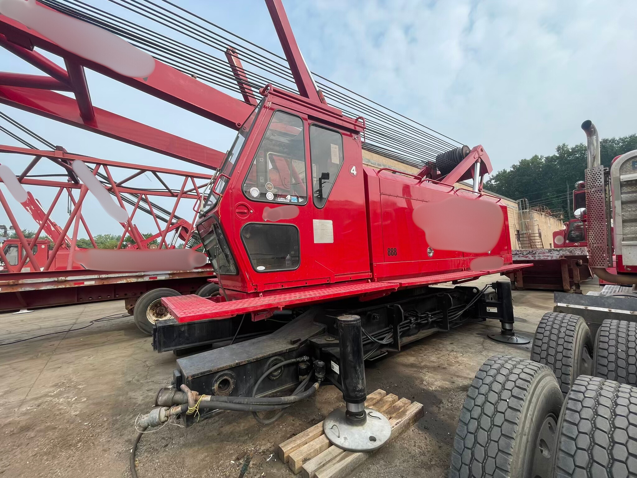 Manitowoc 888 Crawler Crane