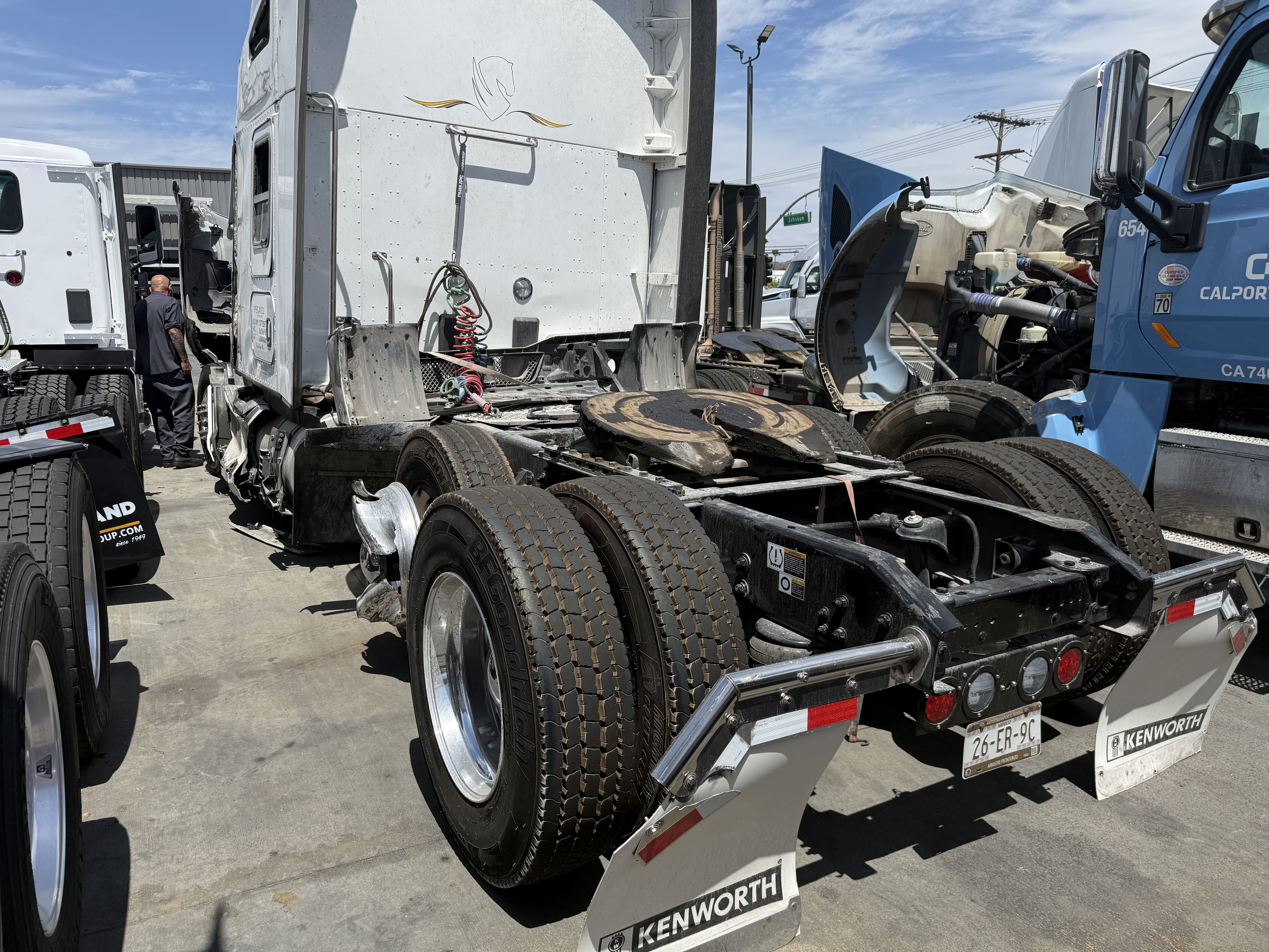 2025 Kenworth T680 - photo 4