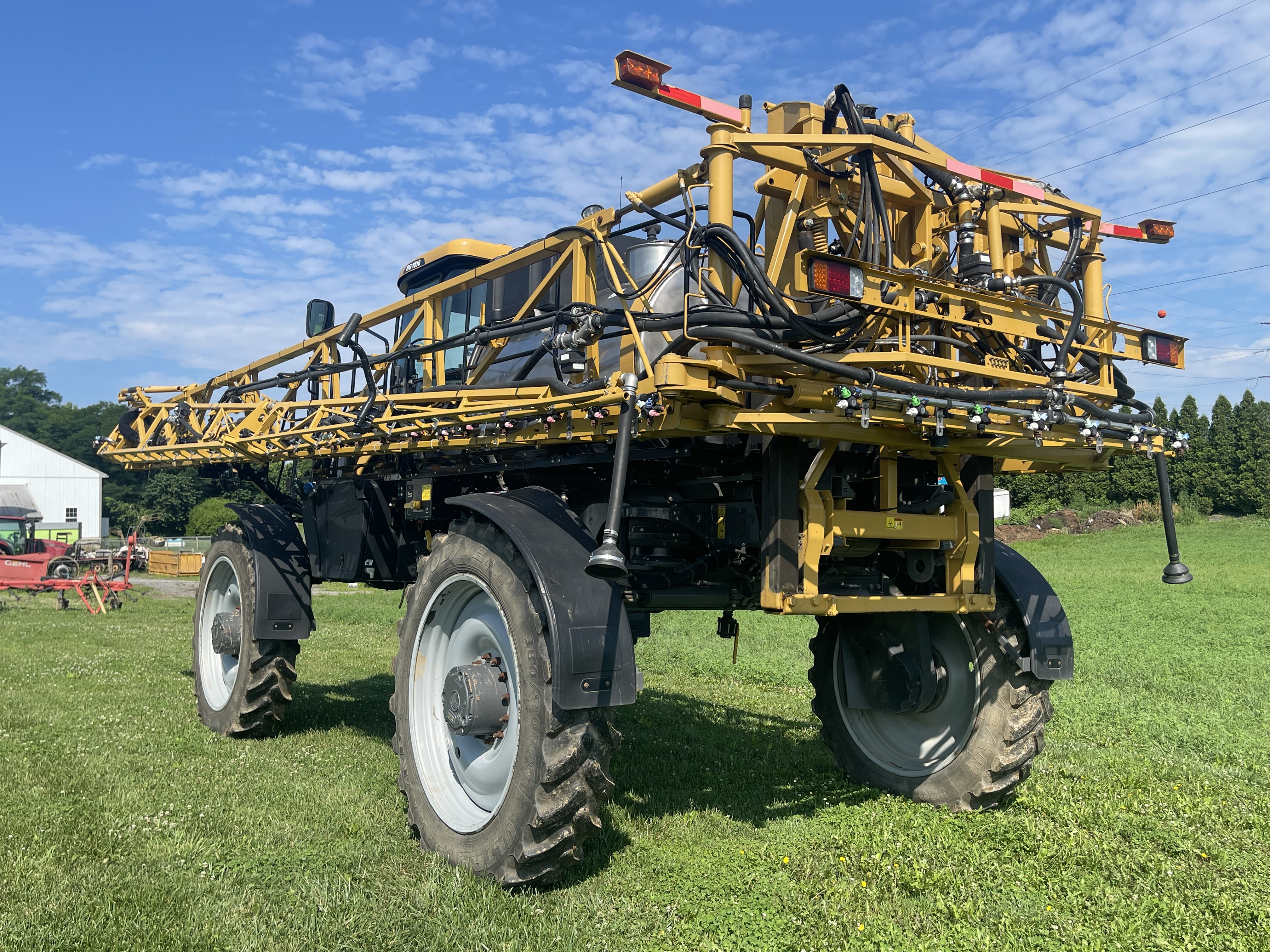 Challenger Rogator Sprayer - photo 2